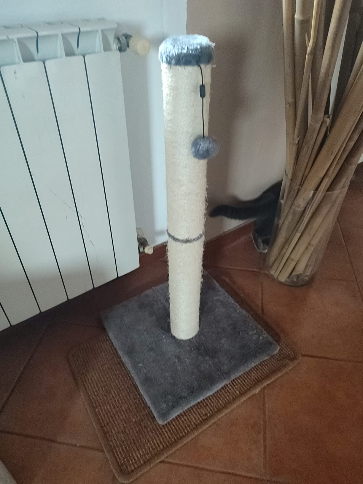 AmazonBasics Tiragraffi gatti standard 80 cm grigio juta