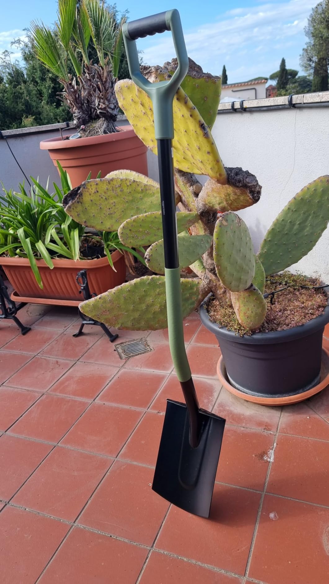 Amazon Basics pala da giardinaggio piatta 47 pollici acciaio nera