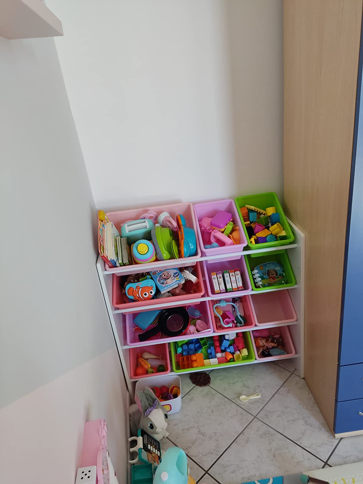 Amazon Basics Organizer Giocattoli 12 Contenitori Bianco Rosa Legno