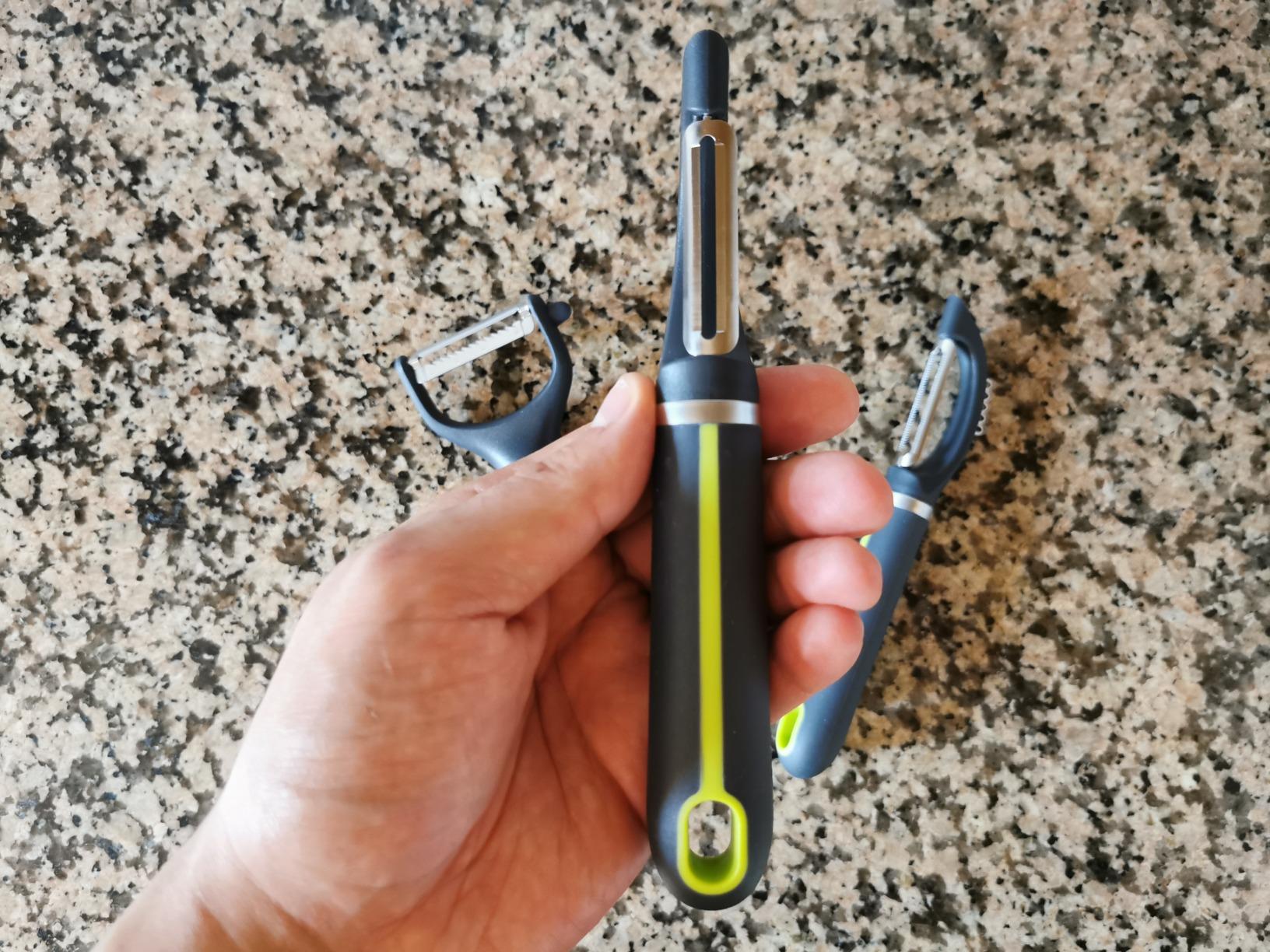 AmazonBasics Set 3 Pelaverdure Acciaio Inox Nero Verde Julienne