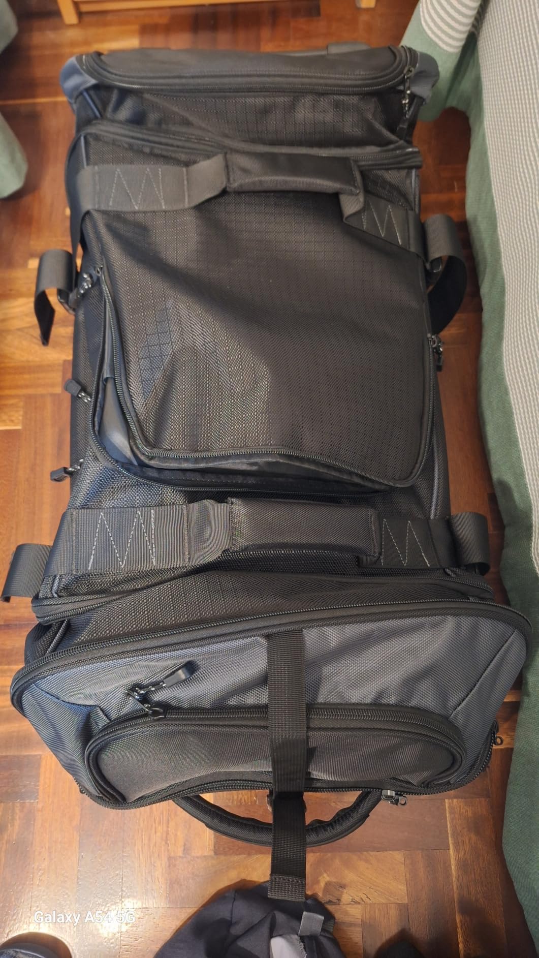 Amazon Basics Borsone con Ruote Medio 105L trolley nero