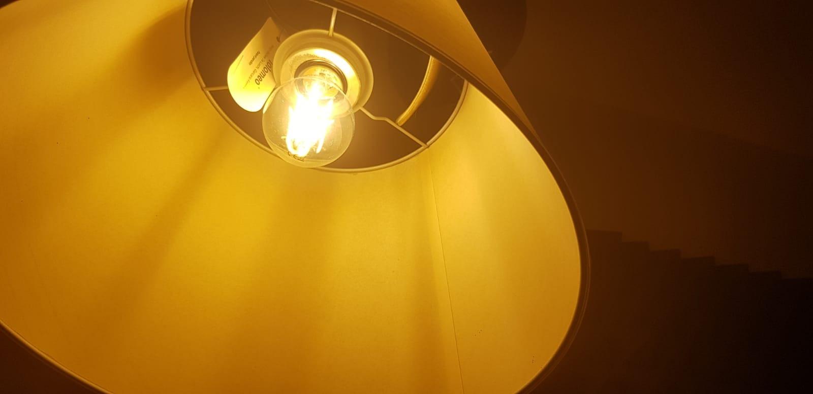 AmazonBasics Lampadine LED E27 7W Luce Calda 2 Pezzi