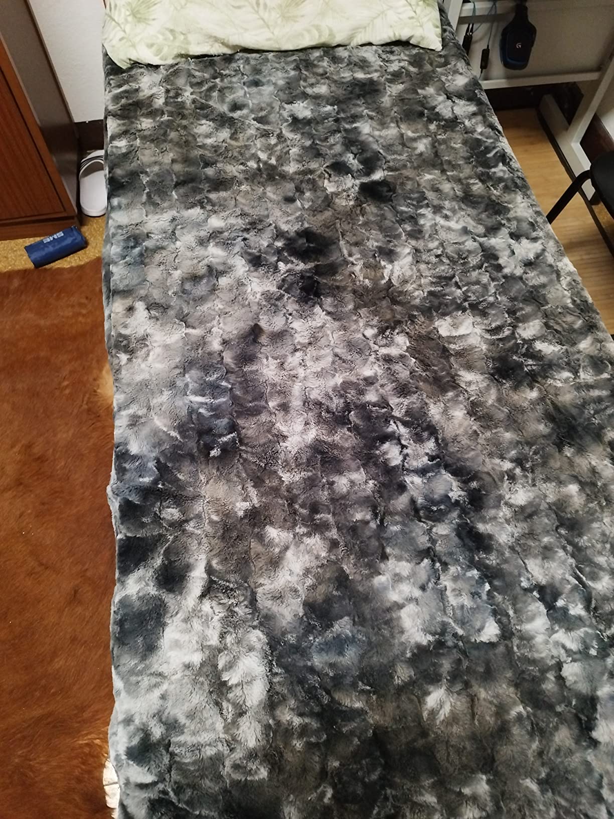 AmazonBasics copriletto finta pelliccia grigio 150x200