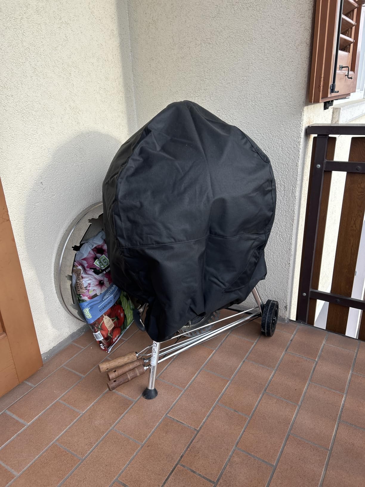 AmazonBasics telo barbecue cupola 71x71x96 nero impermeabile