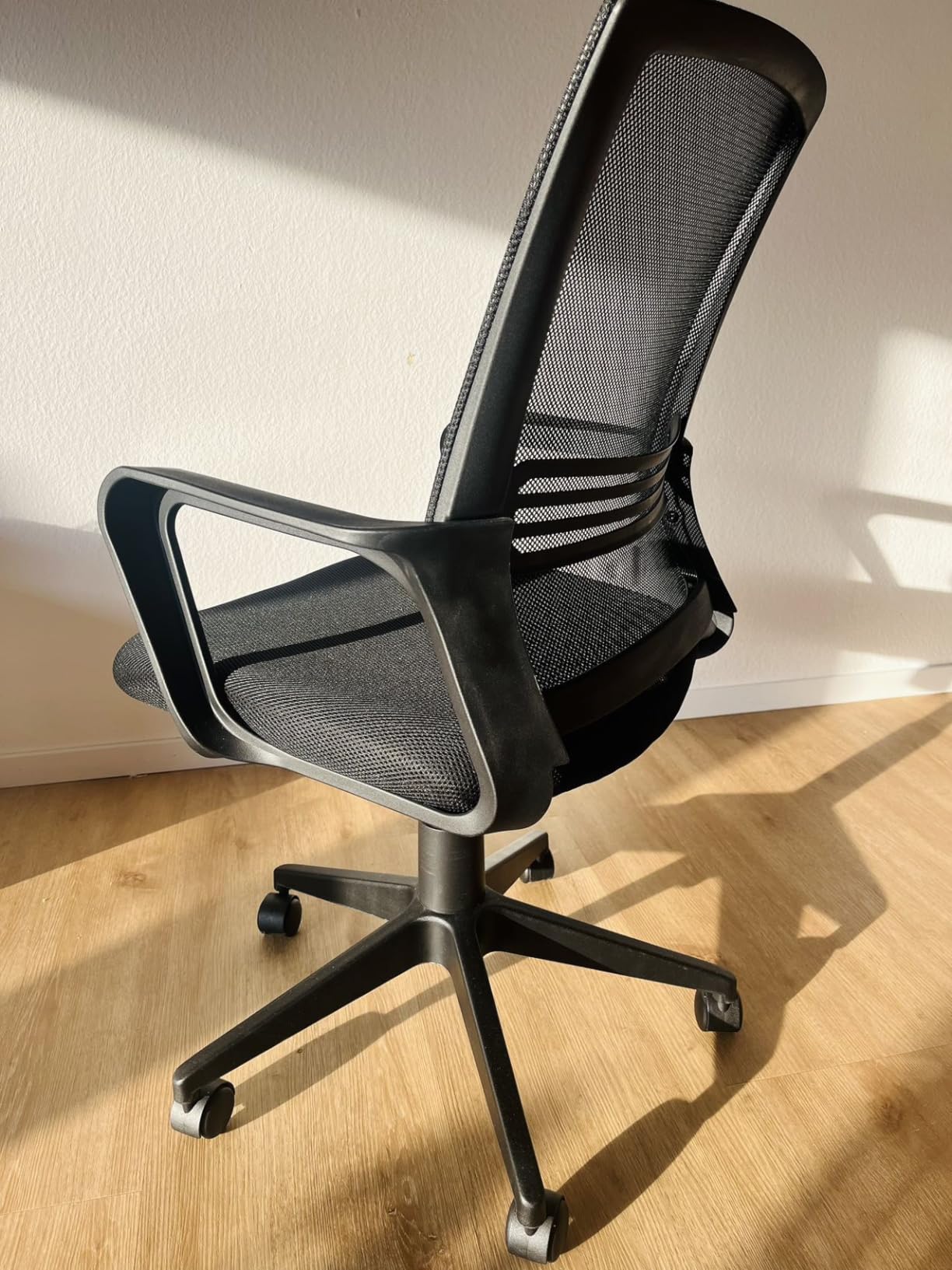 AmazonBasics Sedia Ufficio Ergonomica Girevole Nera regolabile