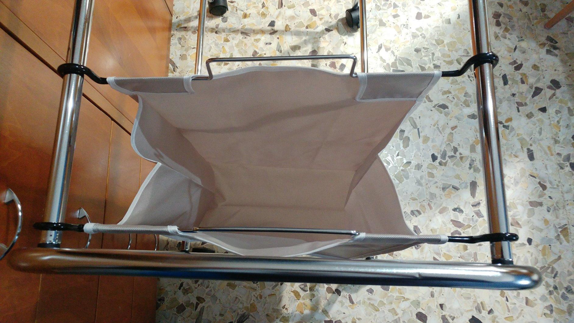 AmazonBasics carrello portabiancheria 3 sacchi 135L grigio