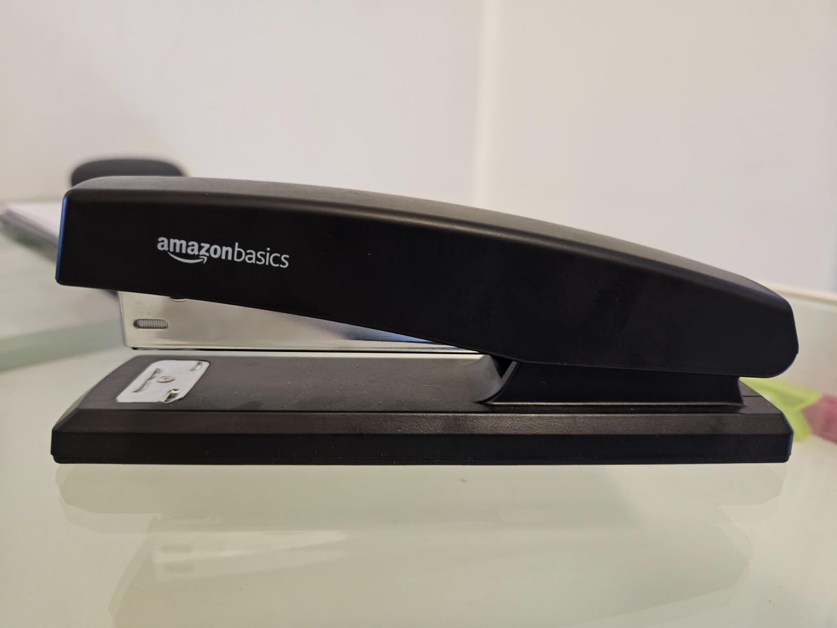 Amazon Basics Cucitrice 25 fogli nera +1000 punti