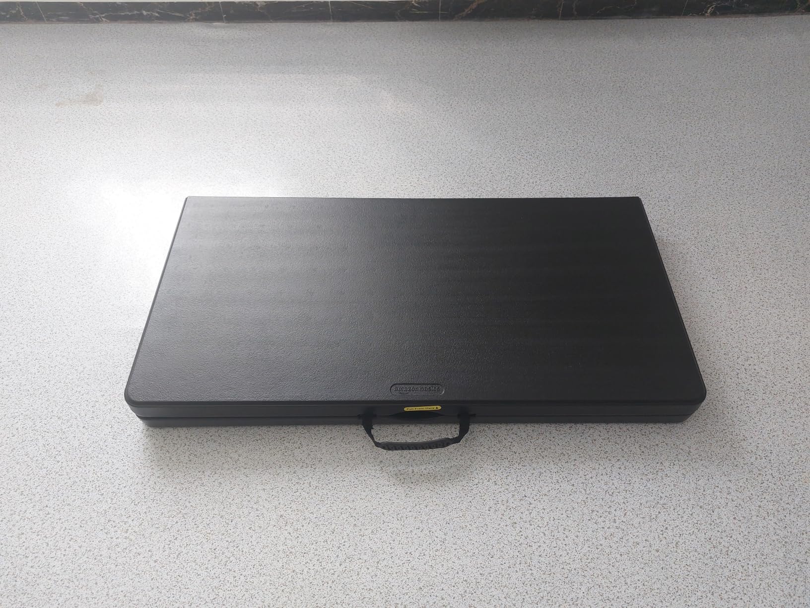 Amazon Basics Tavolo Pieghevole Nero 86x86 con Maniglia