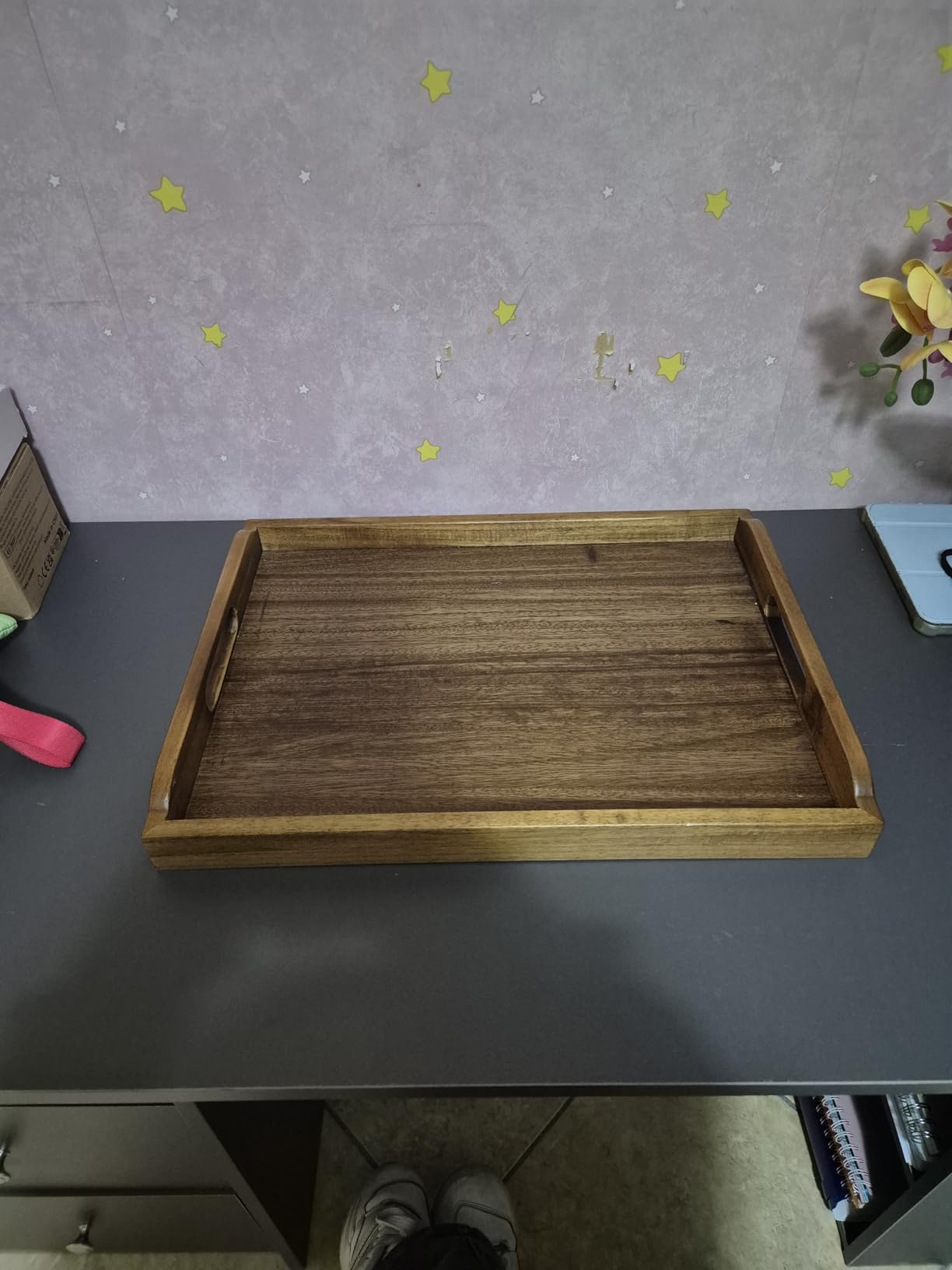 Amazon Basics Vassoio Portata Legno Acacia 43x30 cm con Manici