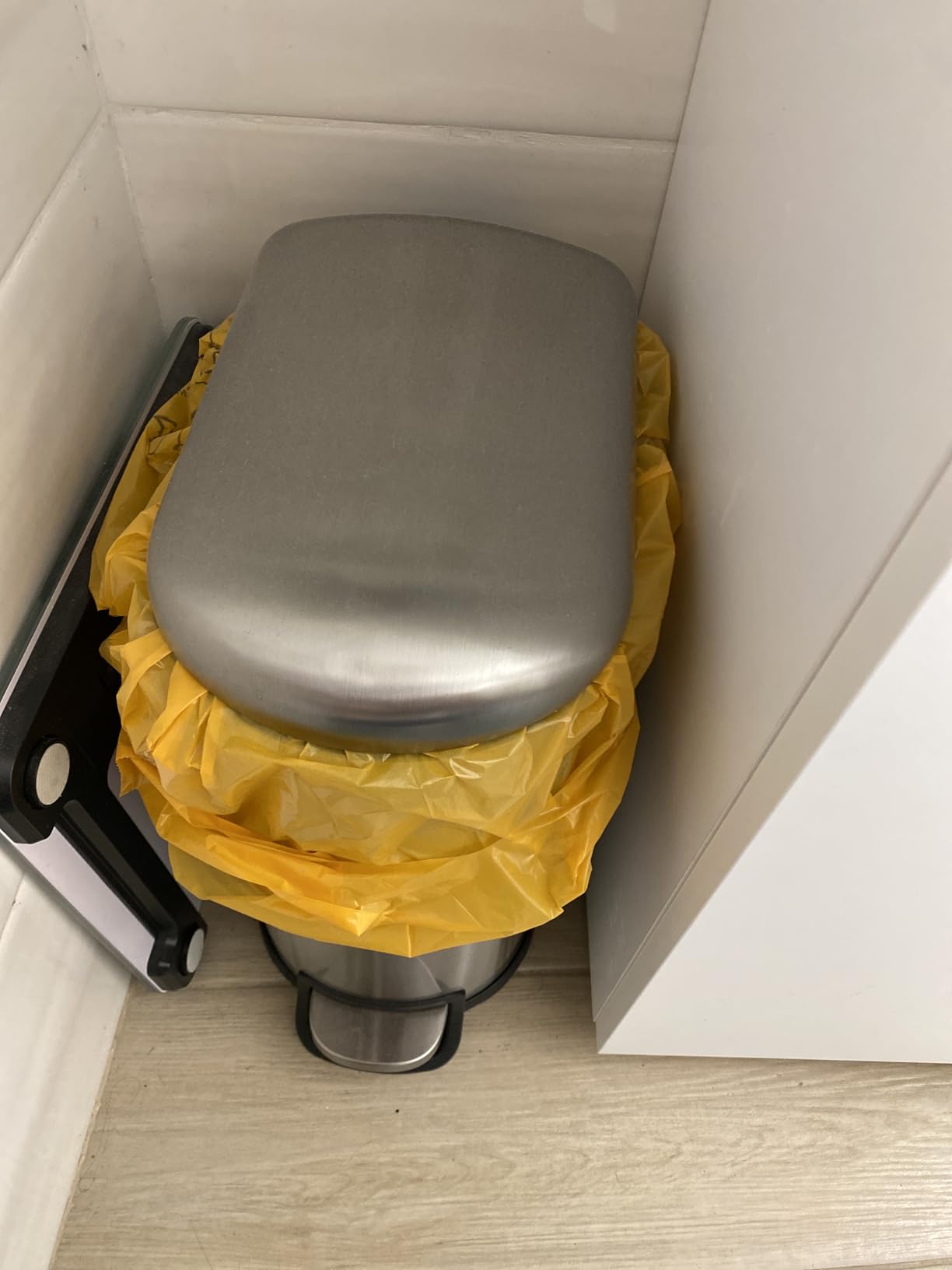 Amazon Basics Pattumiera con Pedale Acciaio Inox 10 L slim