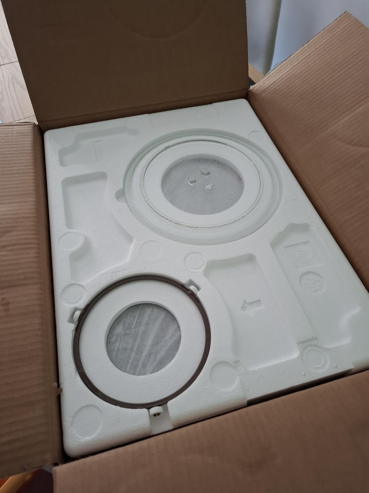 Amazon Basics Forno a Microonde 700W 20L Nero Scongelamento
