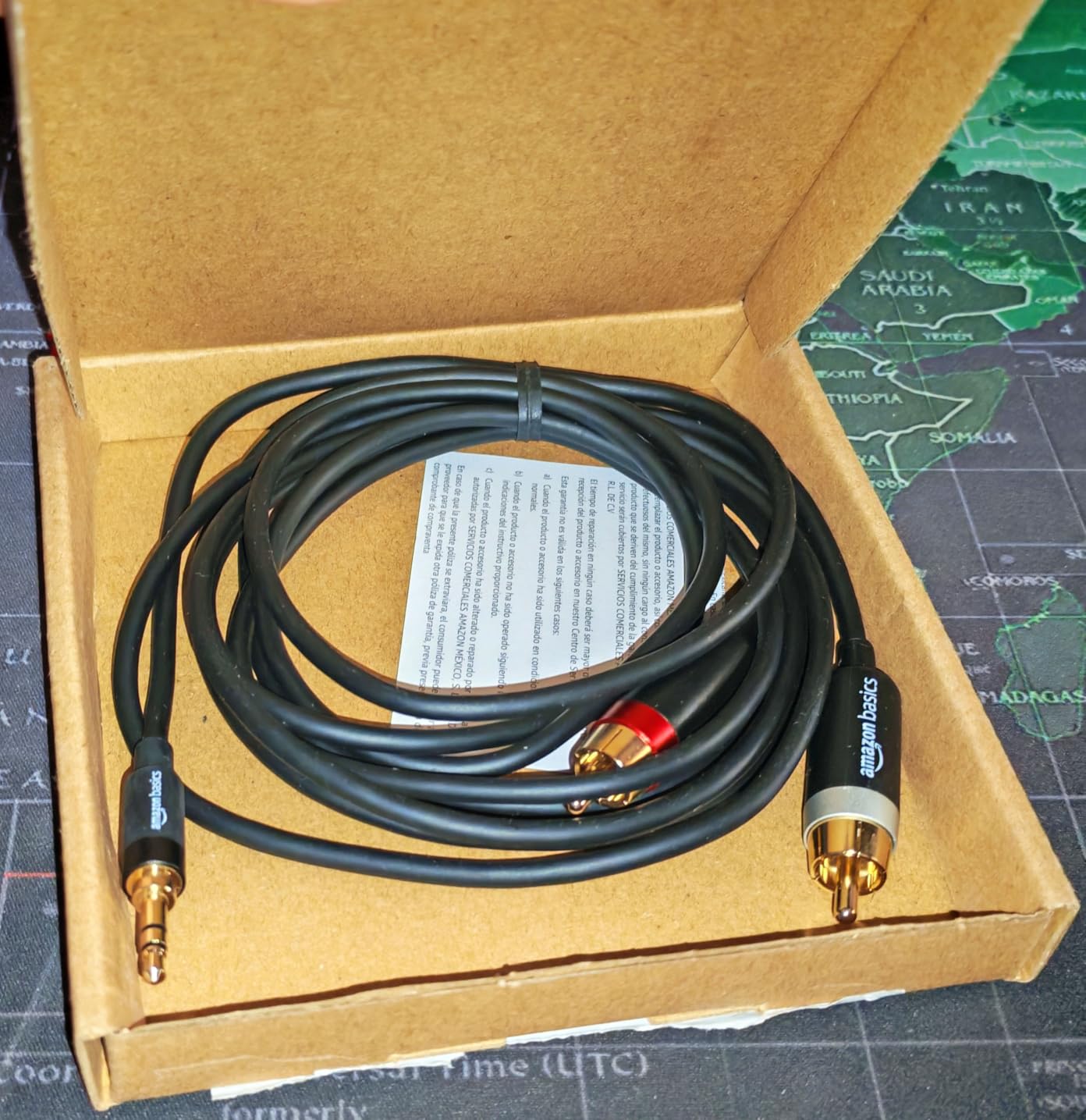 Amazon Basics Cavo Audio Aux 3,5-RCA 2,4 m Nero Placcato Oro