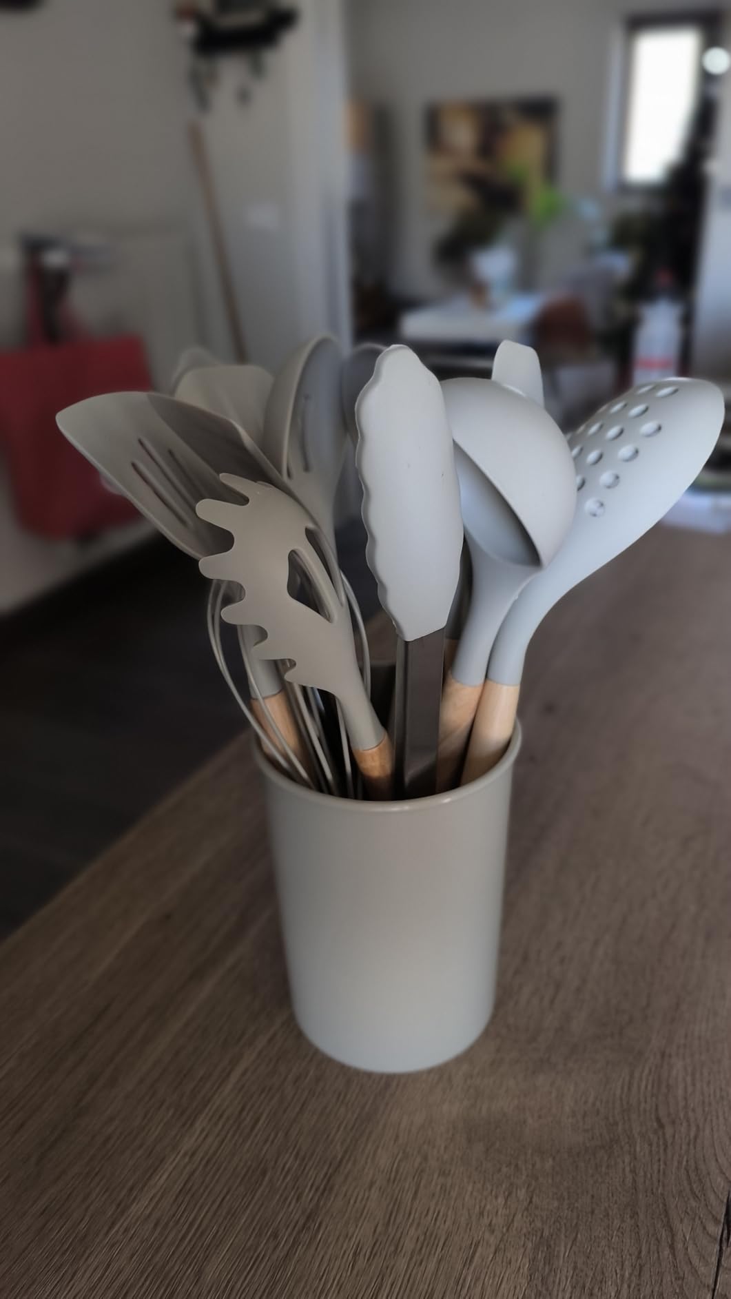 Amazon Basics utensili cucina silicone 14 pezzi grigio lino legno