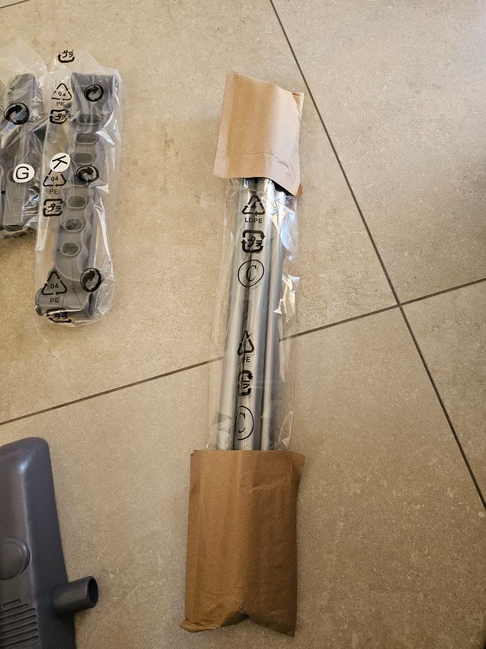 AmazonBasics Stendibiancheria a Torre 4 Livelli Bianco 173cm