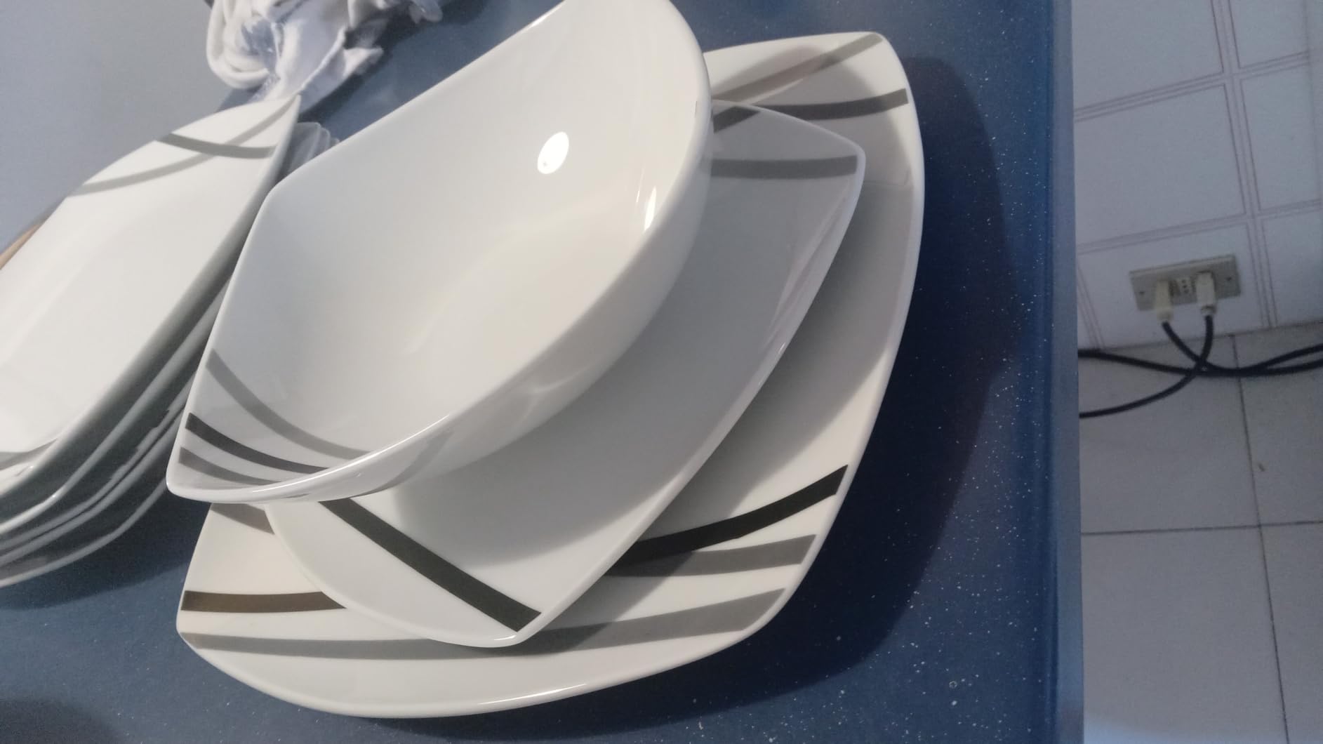 Amazon Basics Servizio Piatti 18 Pezzi Bianco 6 Persone