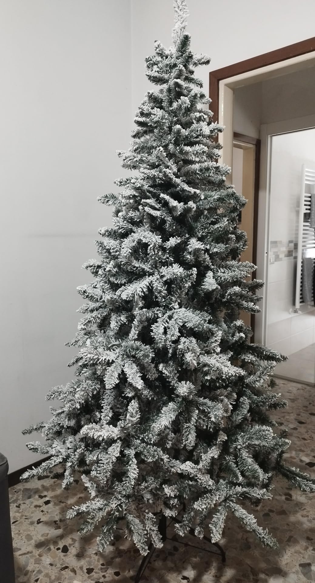 Amazon Basics Albero Natale Innevato 180 cm 618 Rami