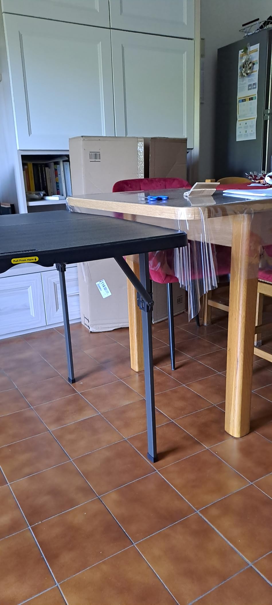 Amazon Basics Tavolo Pieghevole Nero 86x86 con Maniglia