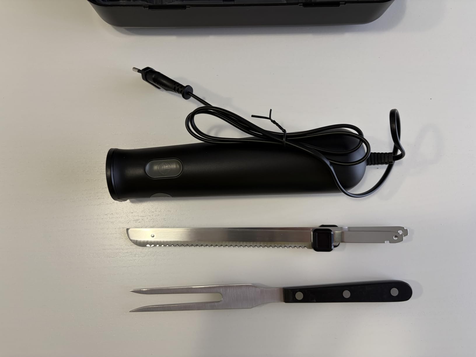AmazonBasics EK1000-GS coltello elettrico carne e pane nero 150W