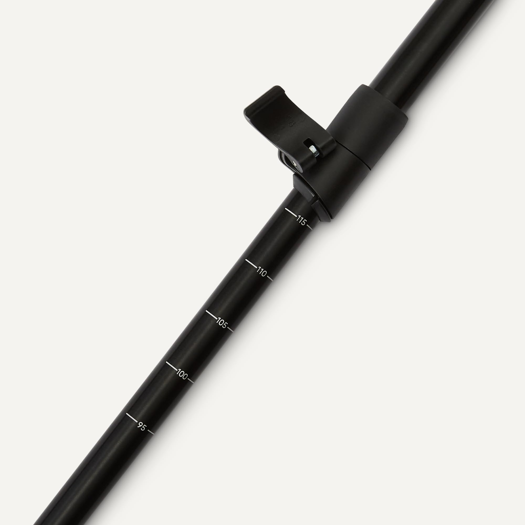 Amazon Basics bastoncini trekking alluminio 134,6 cm neri