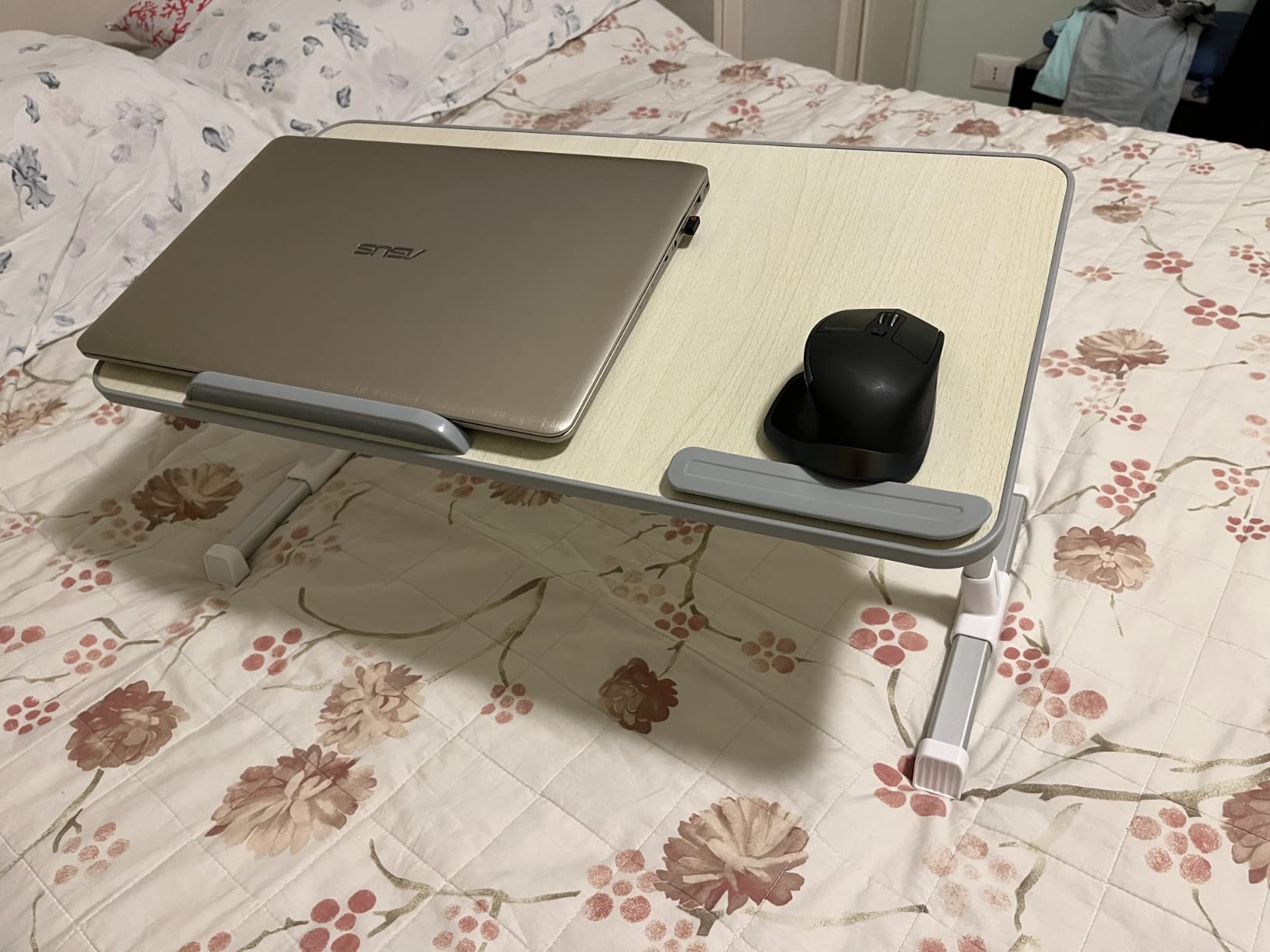 Amazon Basics tavolo laptop regolabile medio color acero portatile