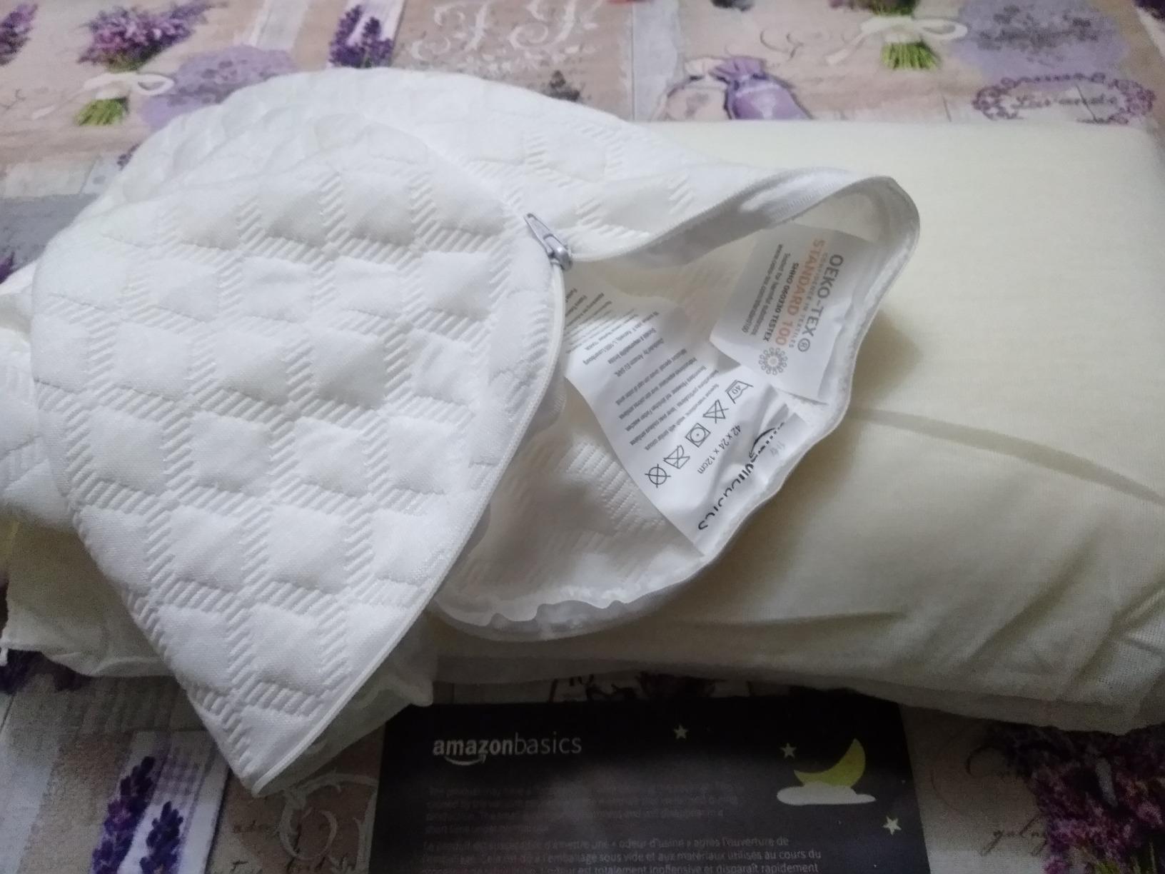 Amazon Basics Cuscino Viaggio Memory Foam 42x24 cm