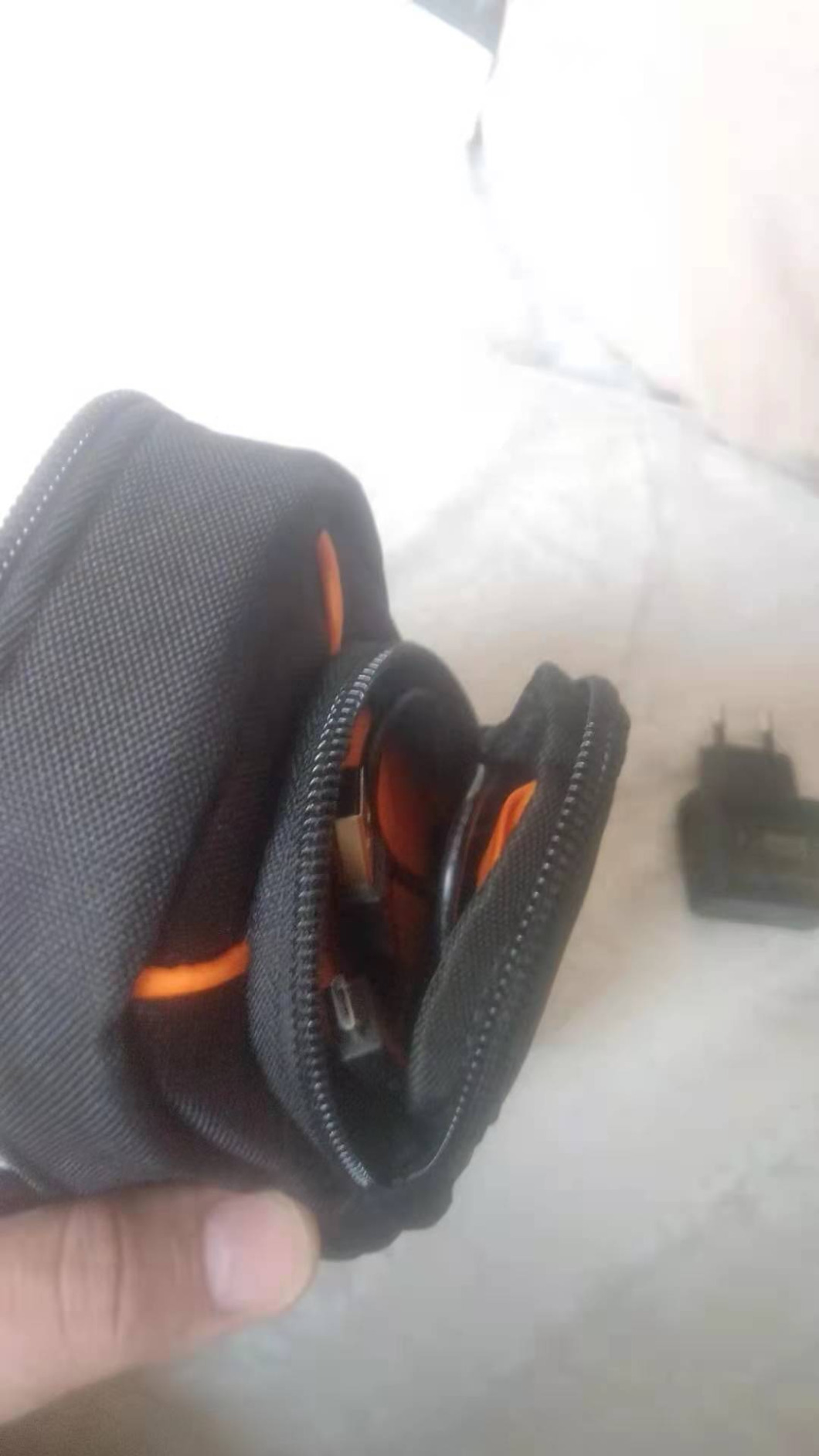 AmazonBasics Custodia Fotocamera Compatta Extra-Piccolo Nero