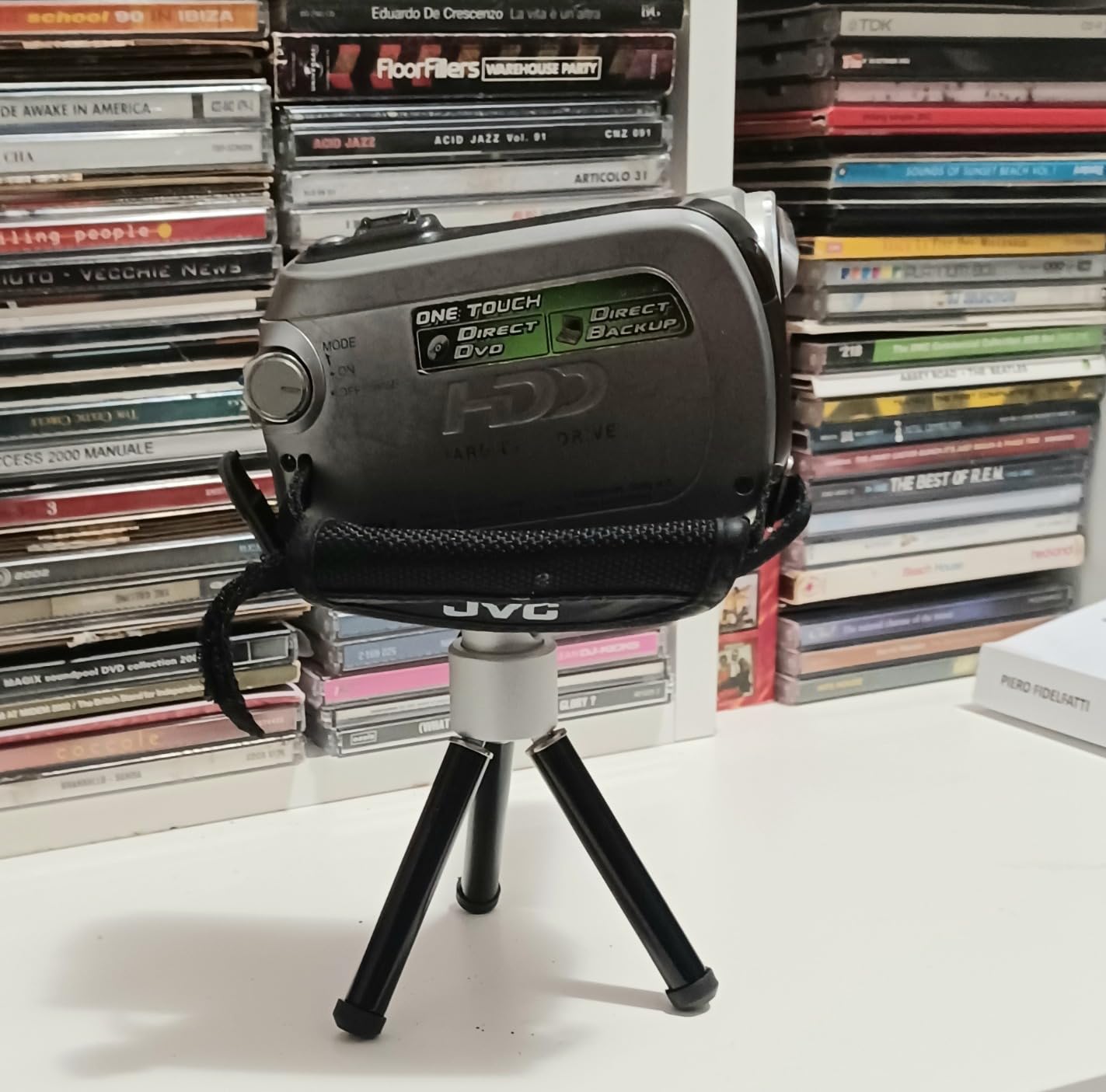 Amazon Basics Mini Treppiede 19cm Nero 0,5 kg