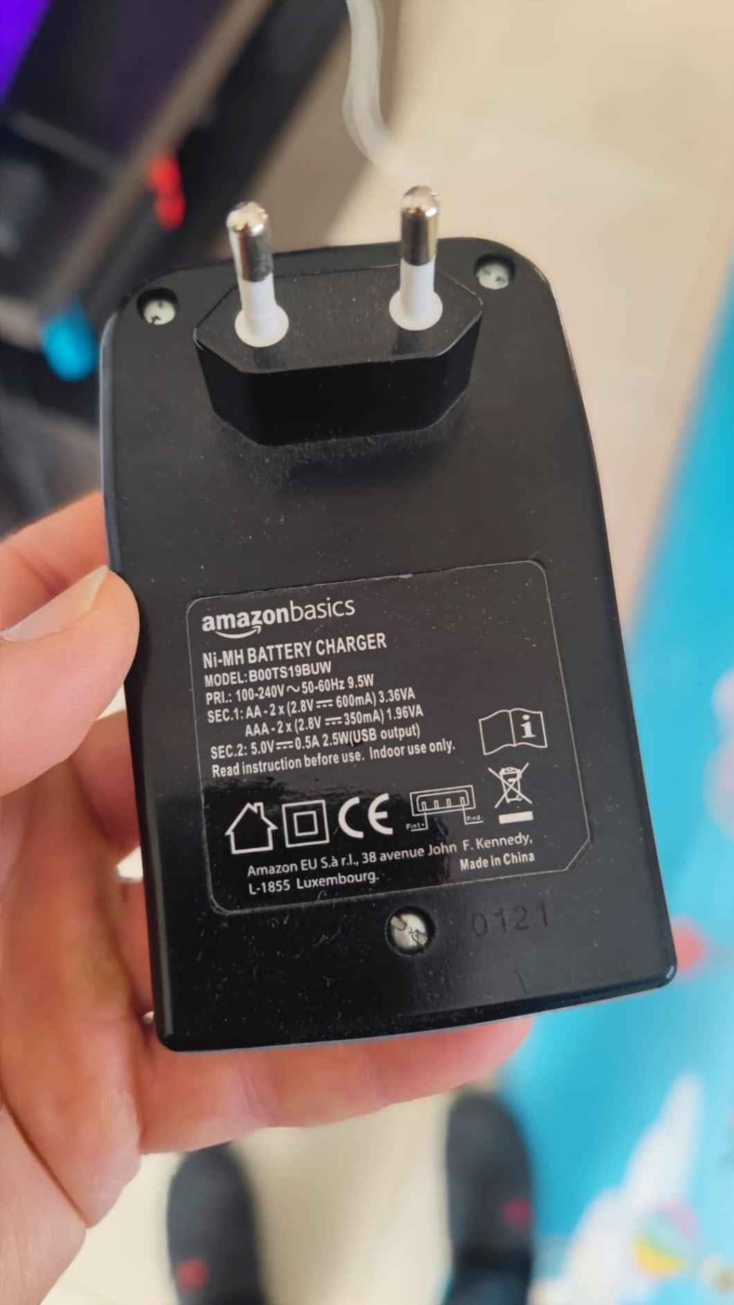 AmazonBasics Caricabatterie USB Ni-MH AA AAA nero