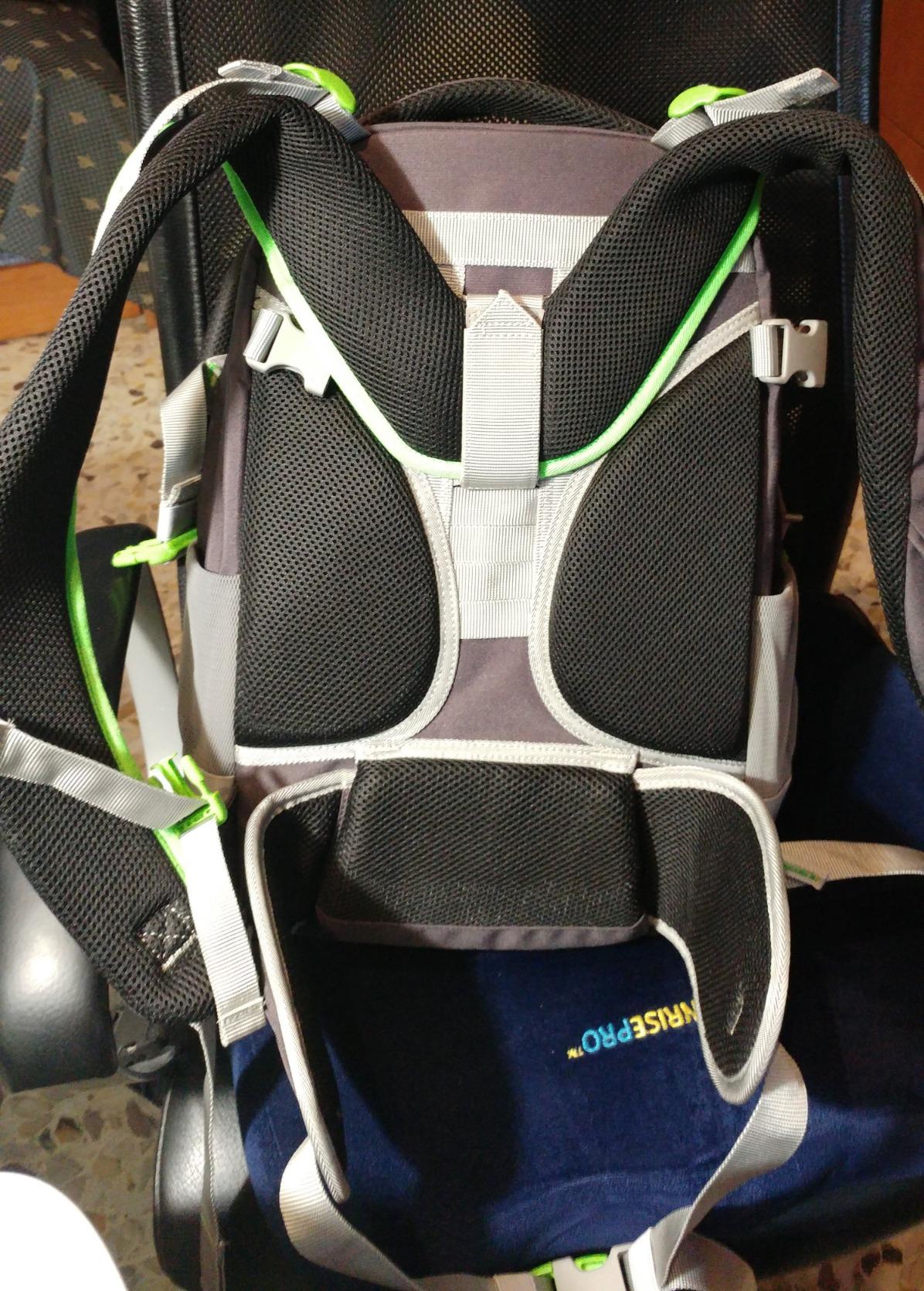 AmazonBasics Zaino Ergonomico Blu 30 Litri Impermeabile
