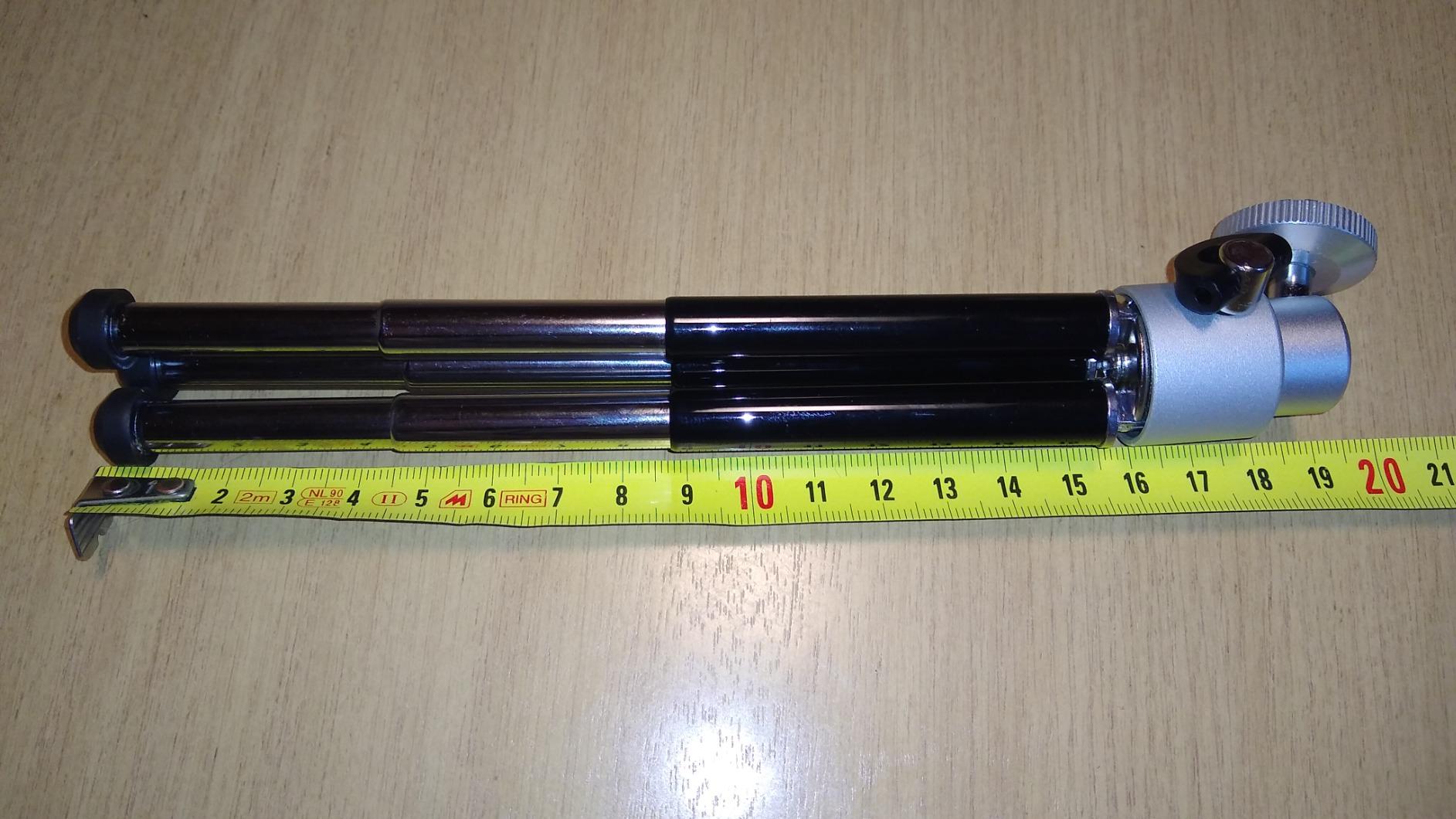 Amazon Basics Mini Treppiede 19cm Nero 0,5 kg