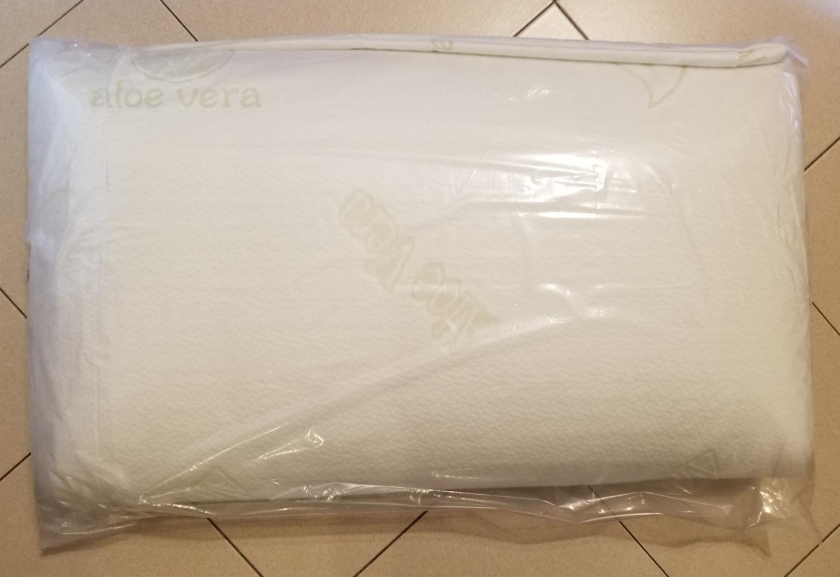 Amazon Basics cuscino memory foam aloe vera 70x42