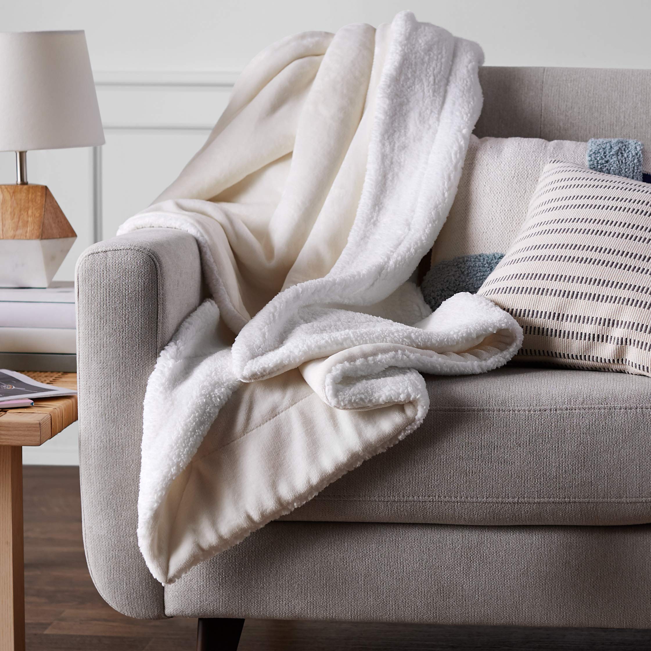 Amazon Basics Coperta Micro-Mink Sherpa 150x200cm Panna