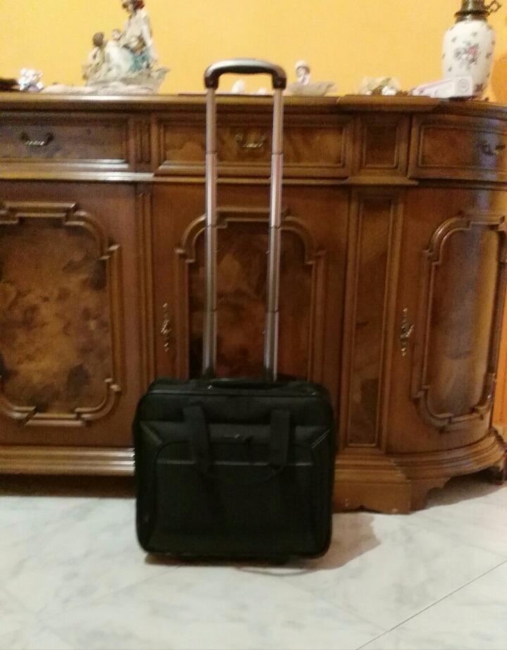 AmazonBasics Borsa Laptop con Ruote da Viaggio Nera