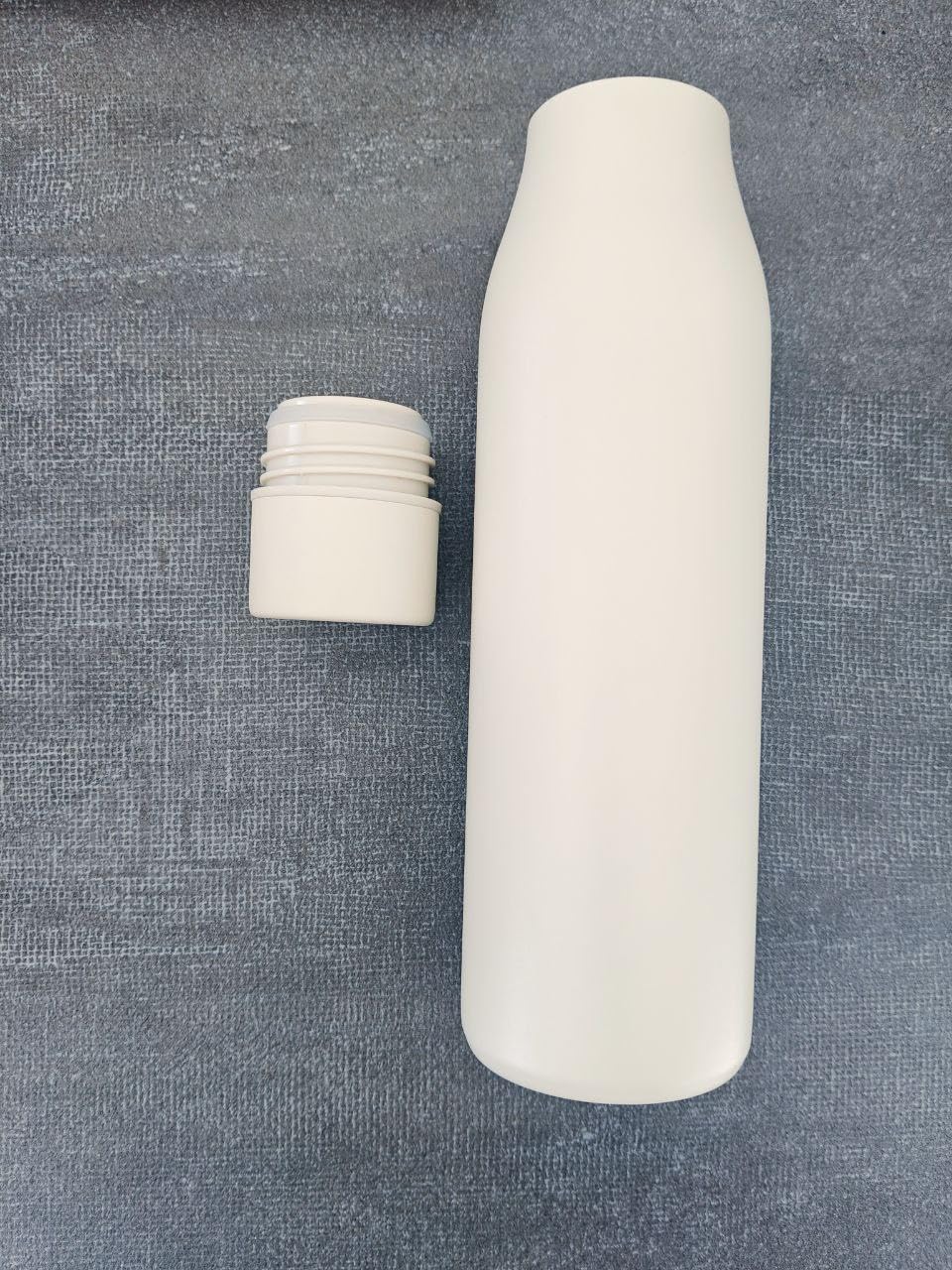Amazon Basics Borraccia Termica 592 ml Bianco Sporco Inox