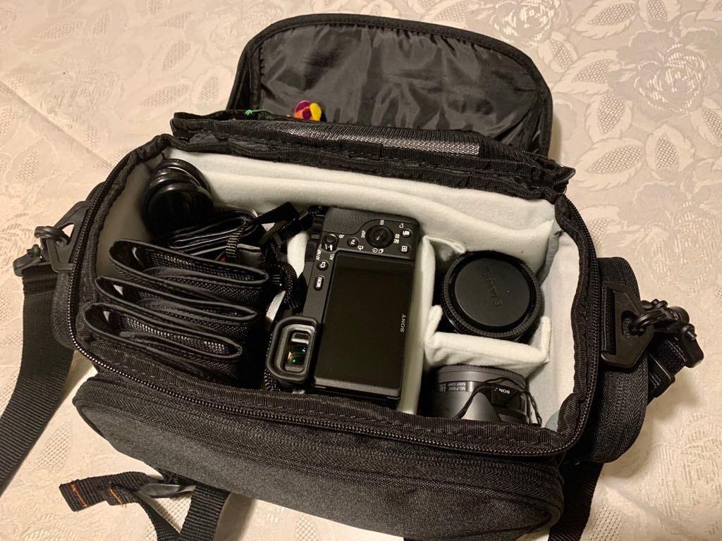 Amazon Basics Borsa Fotocamera SLR Grande Nero Grigio