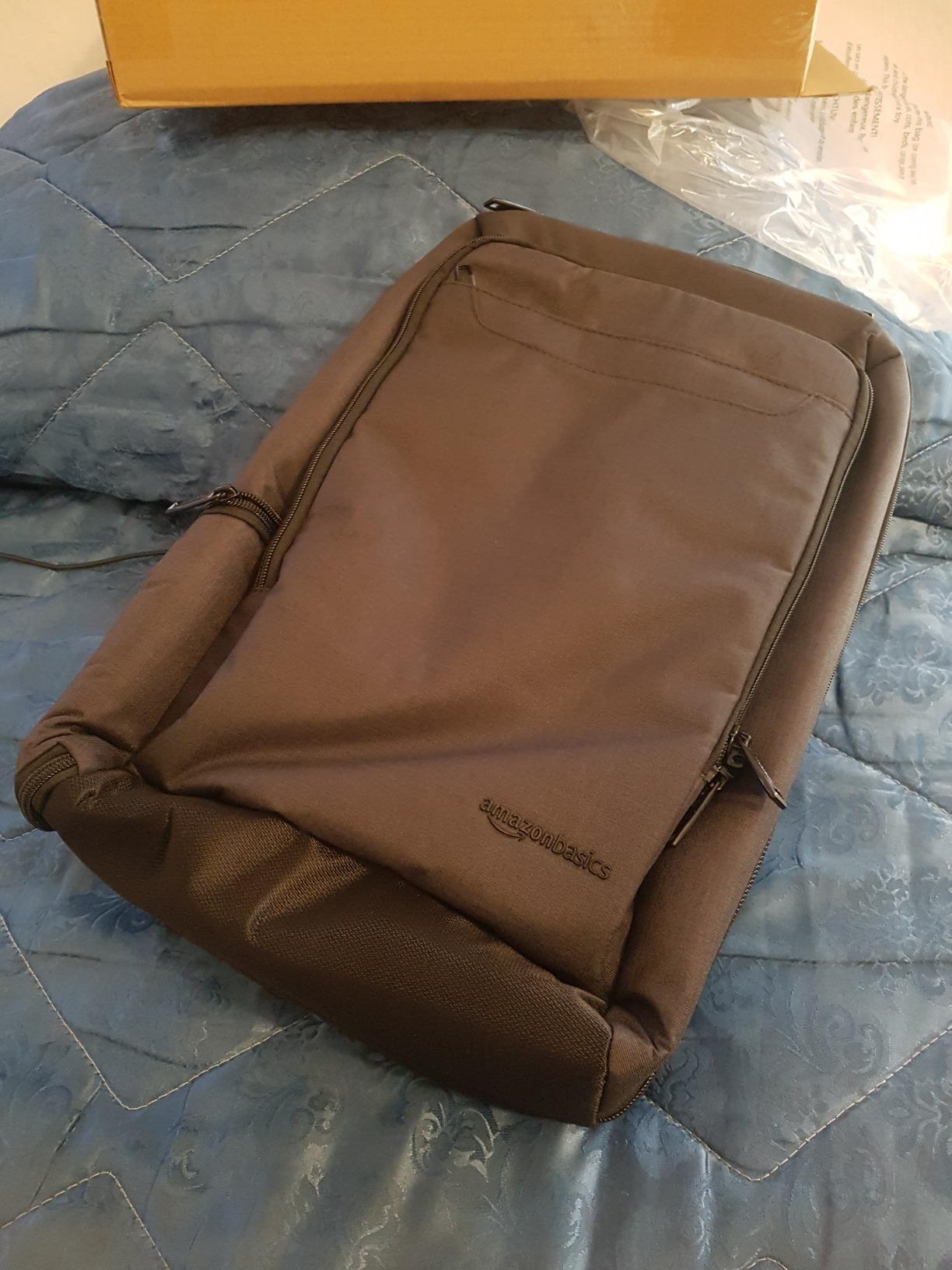 Amazon Basics Zaino Viaggio Nero Compatto Porta Laptop