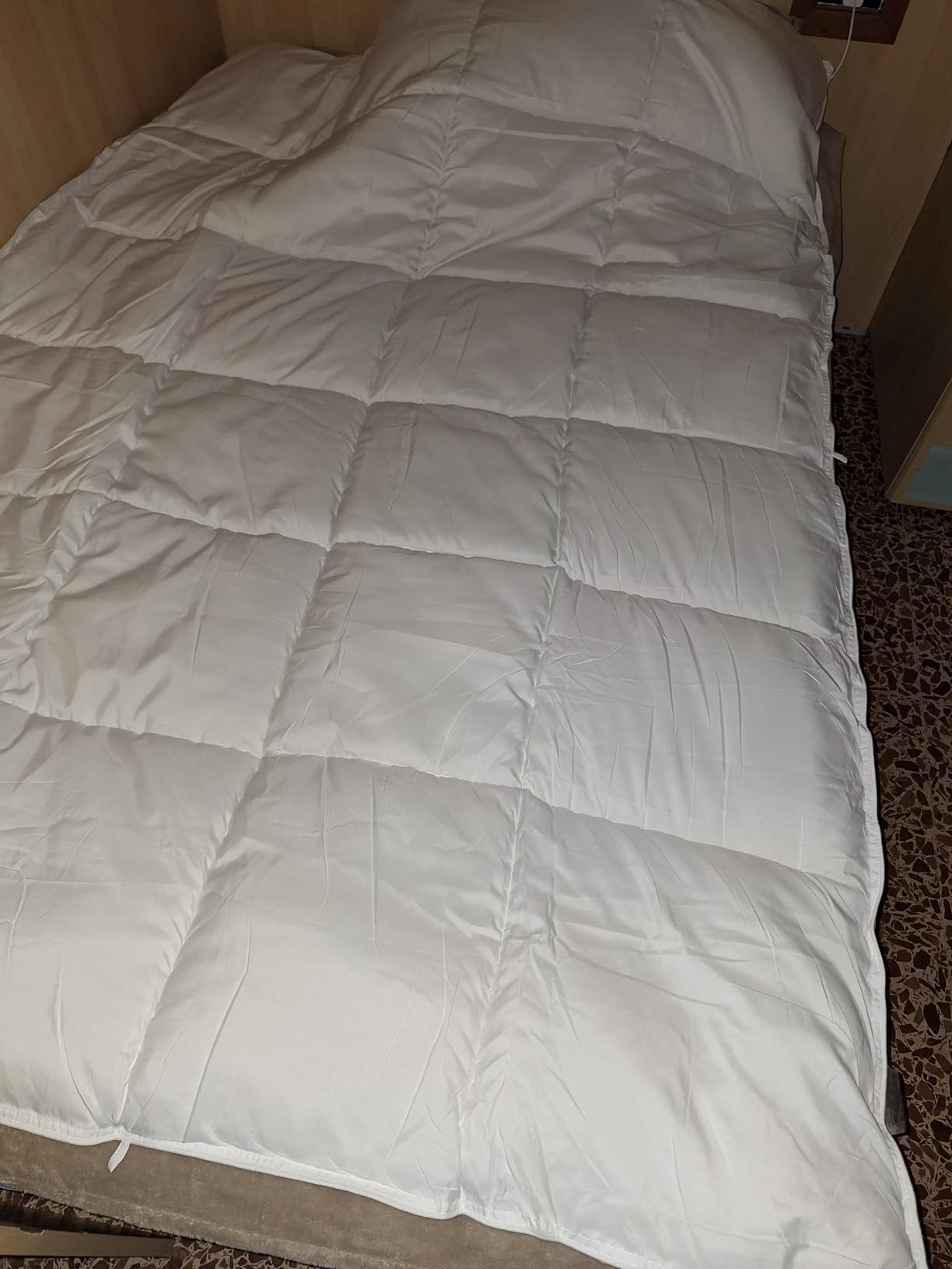 Amazon Basics Piumino Matrimoniale 4 Stagioni 220x240 Bianco 300 gsm