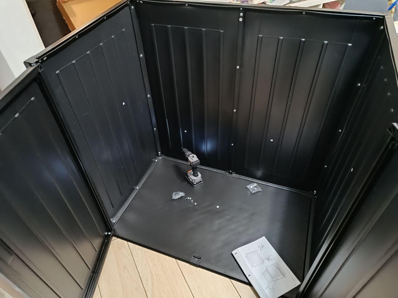 AmazonBasics Armadio da Esterno Nero 116x70,5x112,8 cm