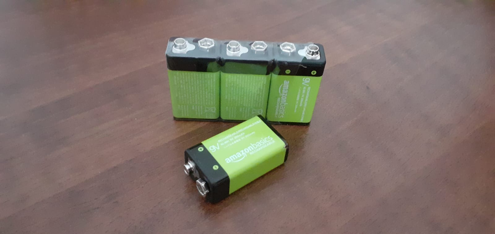 AmazonBasics Batterie 9V Ricaricabili NiMH 200mAh 4 Pezzi