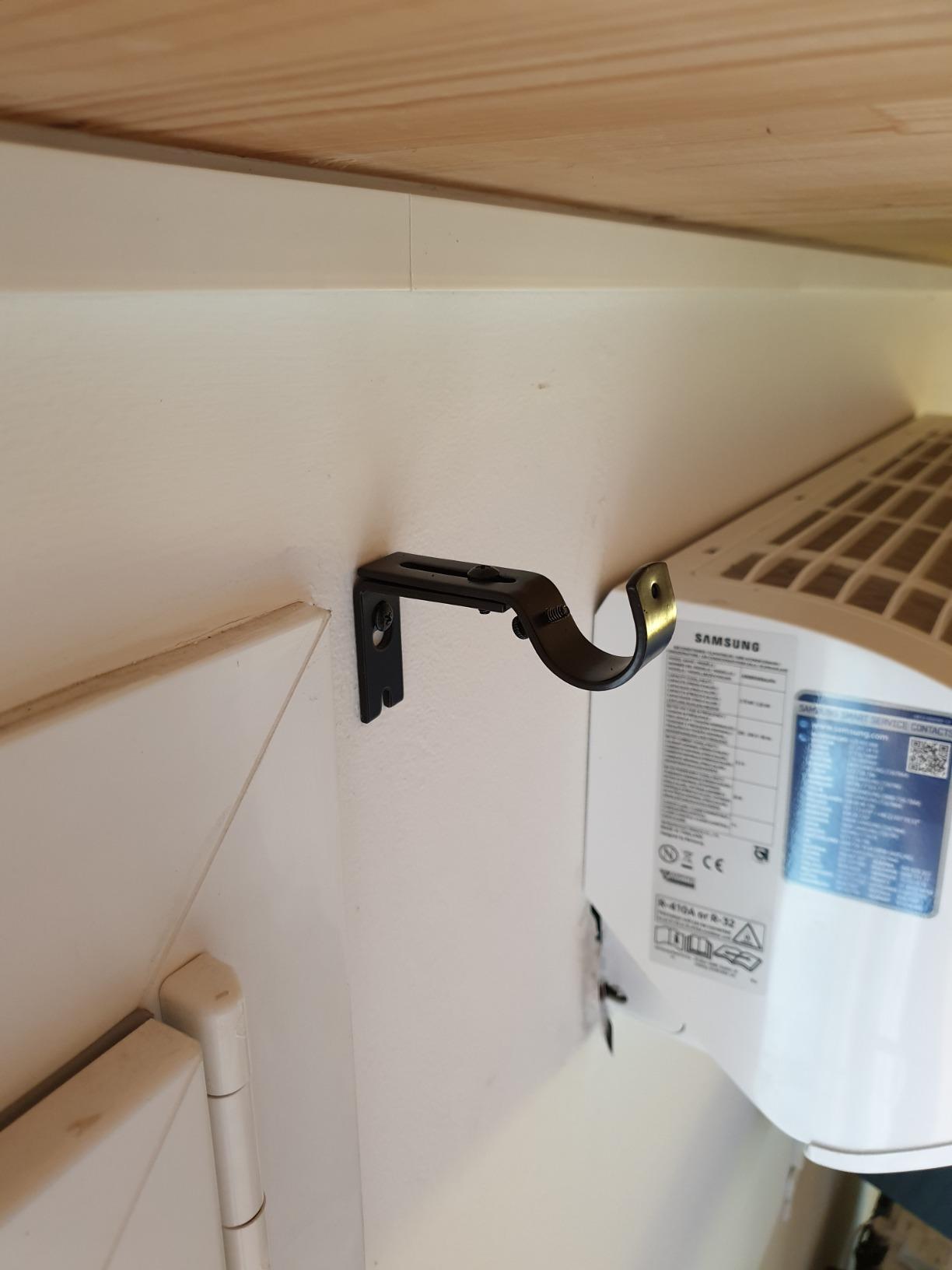 Amazon Basics Supporti Bastone Tenda Regolabili Set da 2 Neri Acciaio