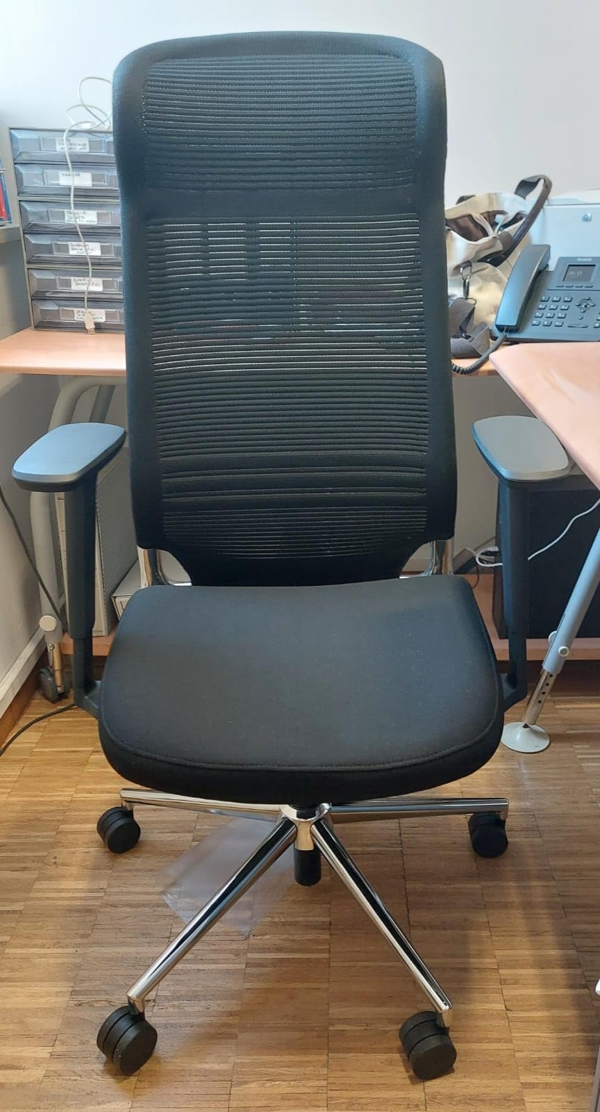 Amazon Basics Sedia Ufficio Ergonomica Nera Schienale Alto in Rete