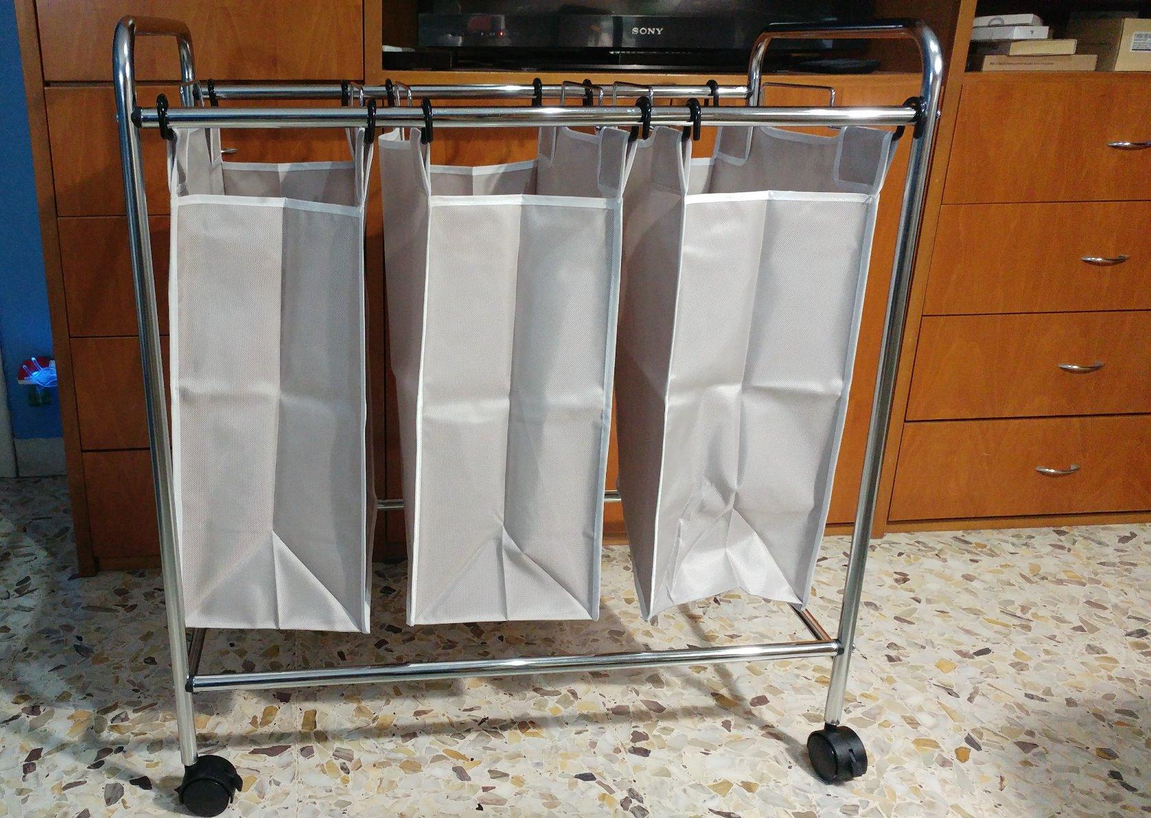 AmazonBasics carrello portabiancheria 3 sacchi 135L grigio