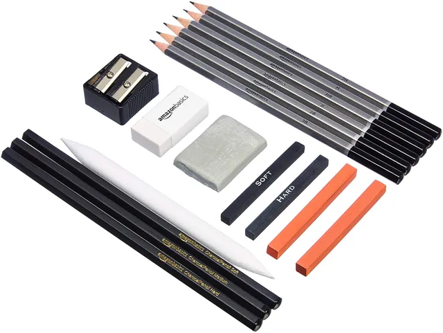 Amazon Basics Set Disegno Carboncino 17 pezzi grafite e carboncini