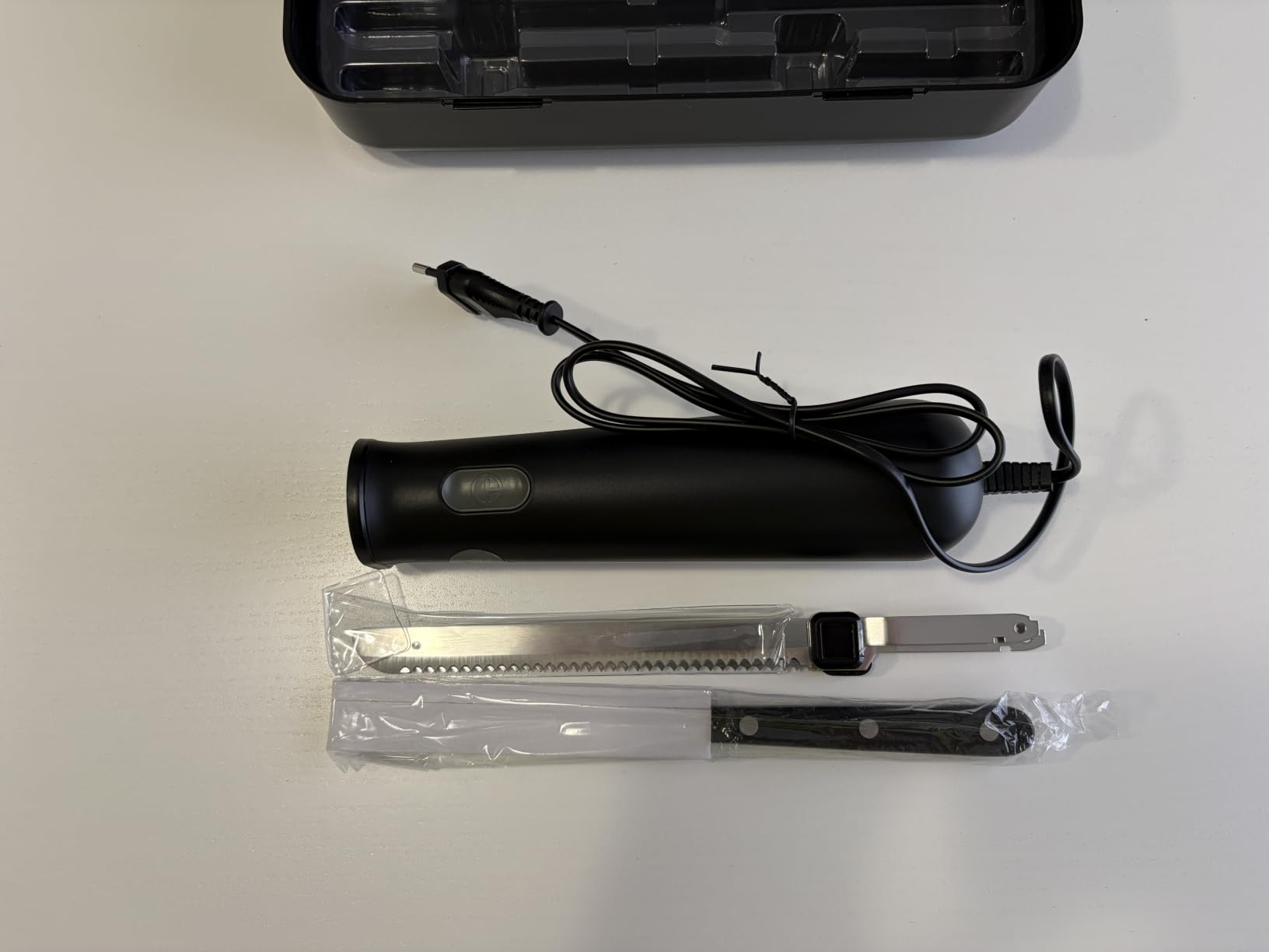 AmazonBasics EK1000-GS coltello elettrico carne e pane nero 150W