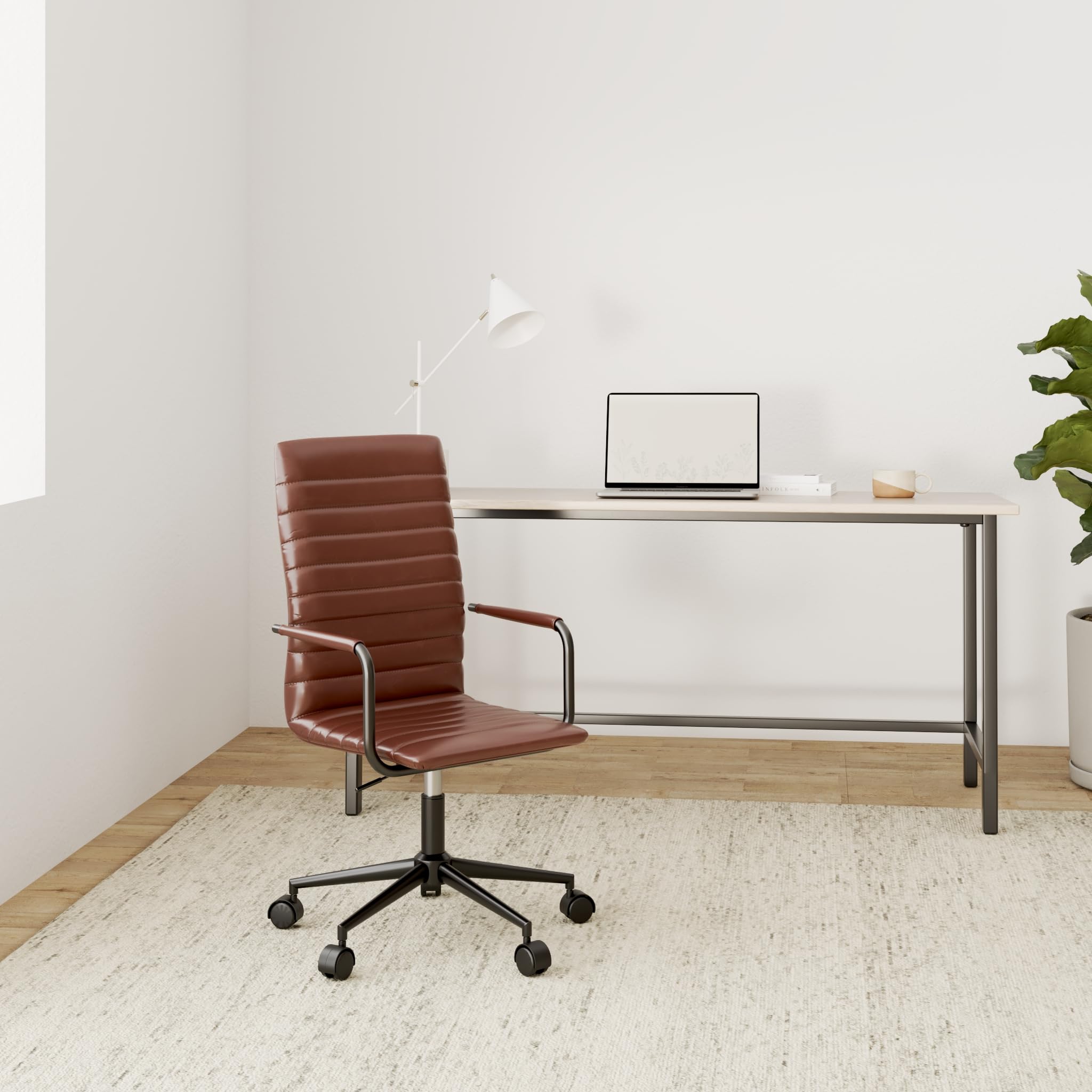 AmazonBasics Sedia Ufficio Ecopelle Marrone con Rotelle