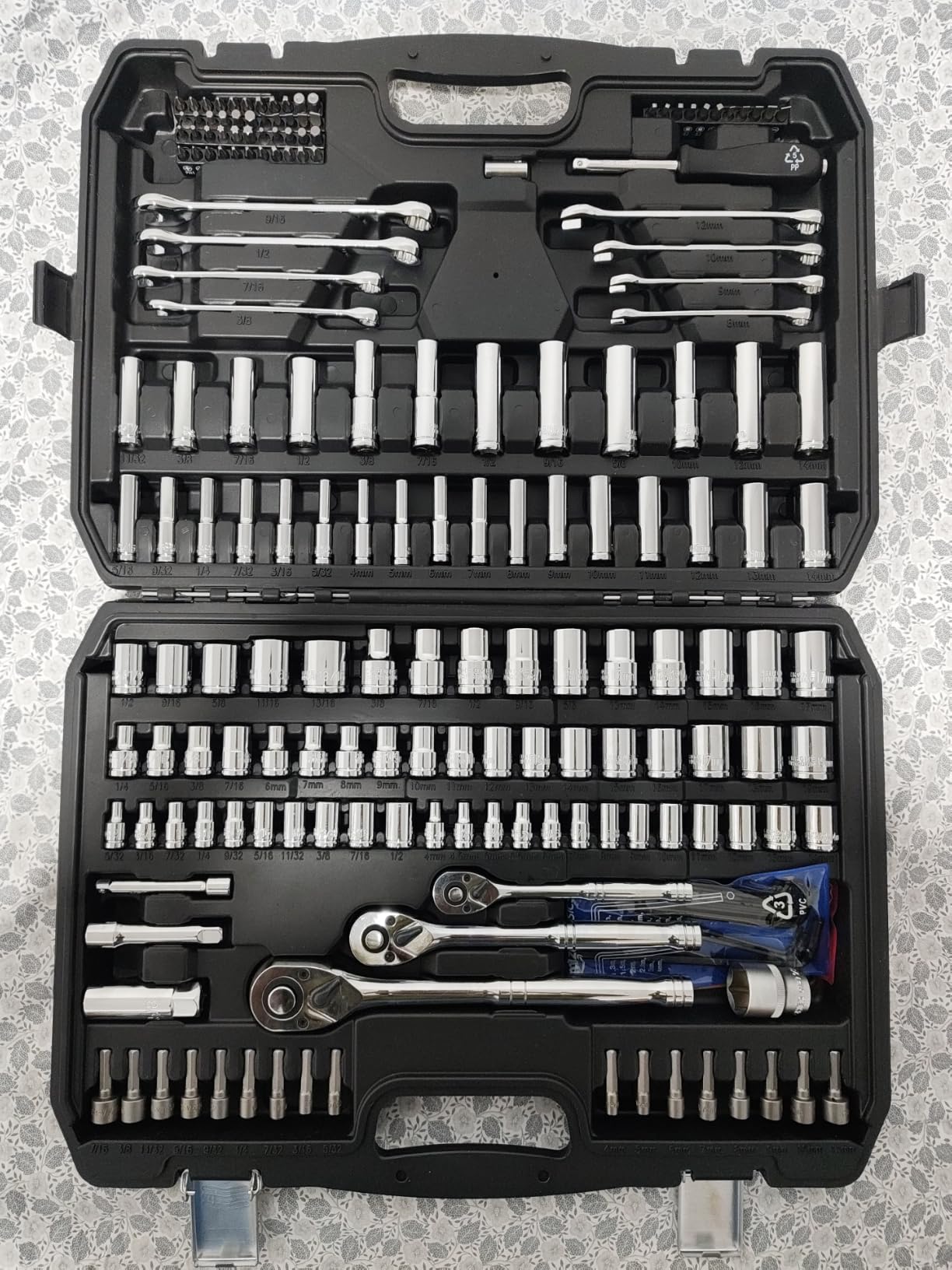 AmazonBasics Set Chiavi a Bussola 123 Pezzi Cr-V