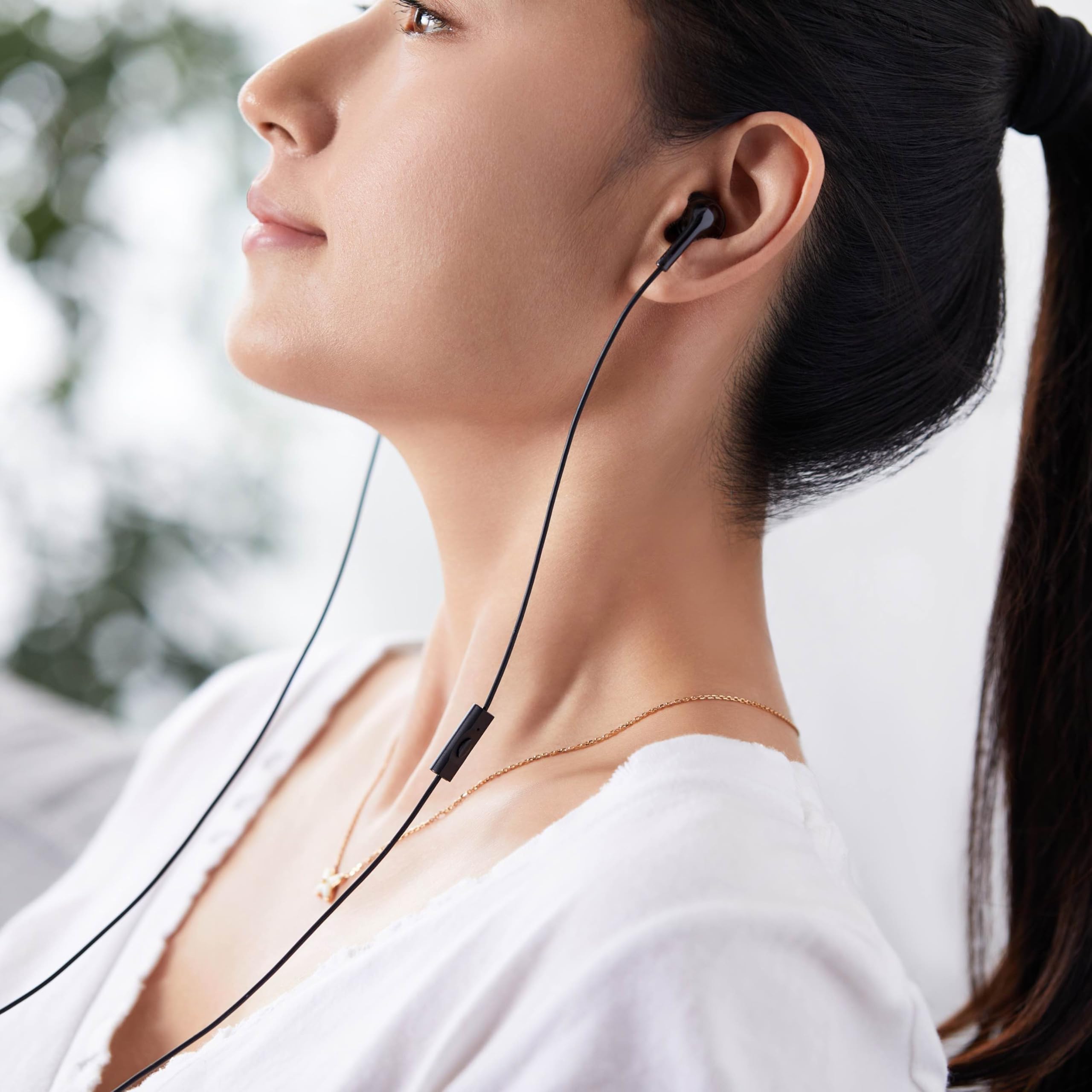 AmazonBasics Auricolari In-Ear USB-C Nero con Microfono 1pz