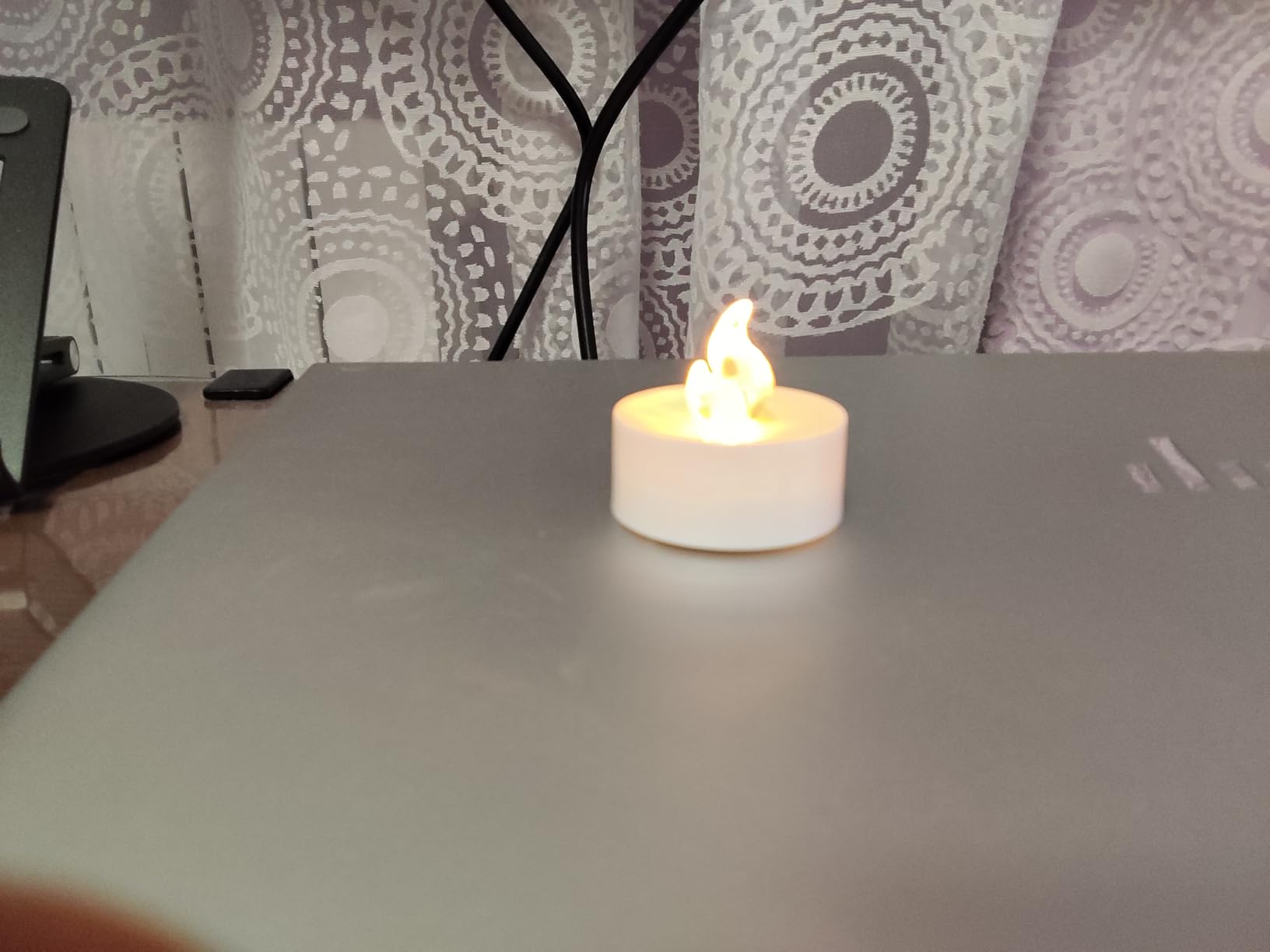Amazon Basics Candele LED Tea Light Bianche 24 Pezzi a Batteria