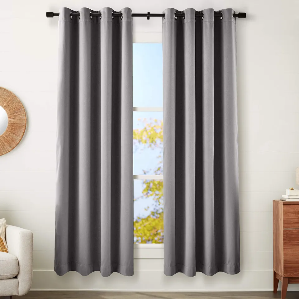Amazon Basics Theatre Grade tende 132x213 cm grigio oscuranti 2 pezzi