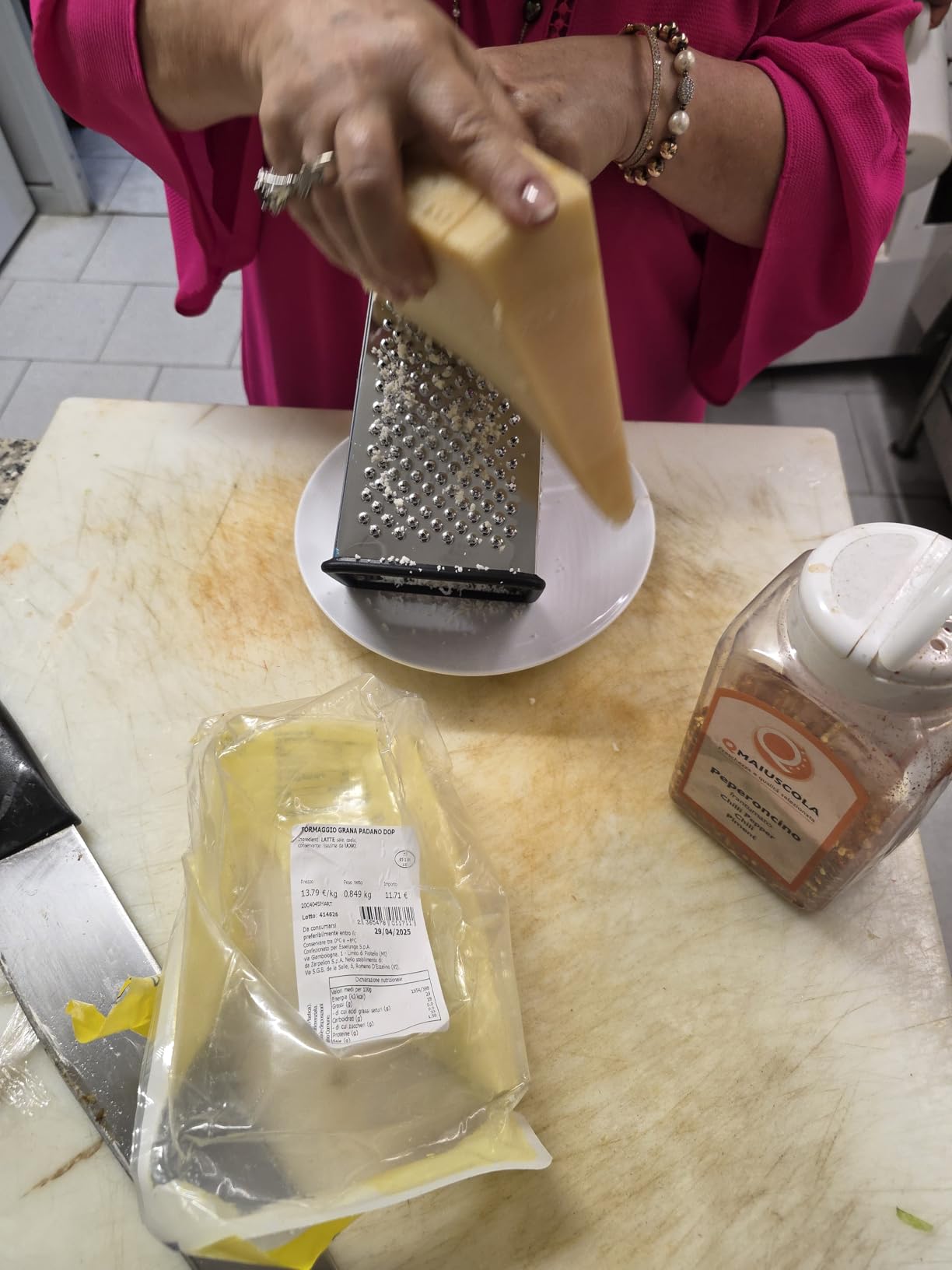 Amazon Basics grattugia formaggio 4 lati acciaio 22,9 cm nero